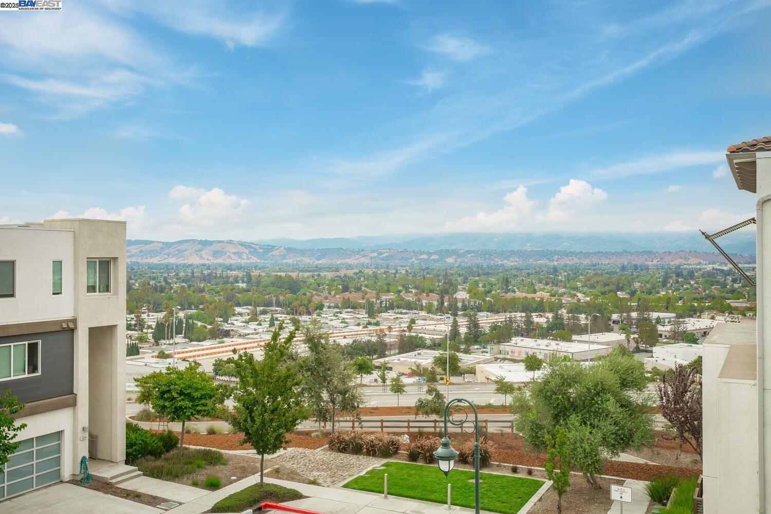 Detail Gallery Image 10 of 32 For 3077 Valley of Hearts Dlght Pl #6,  San Jose,  CA 95136-4977 - 2 Beds | 2 Baths