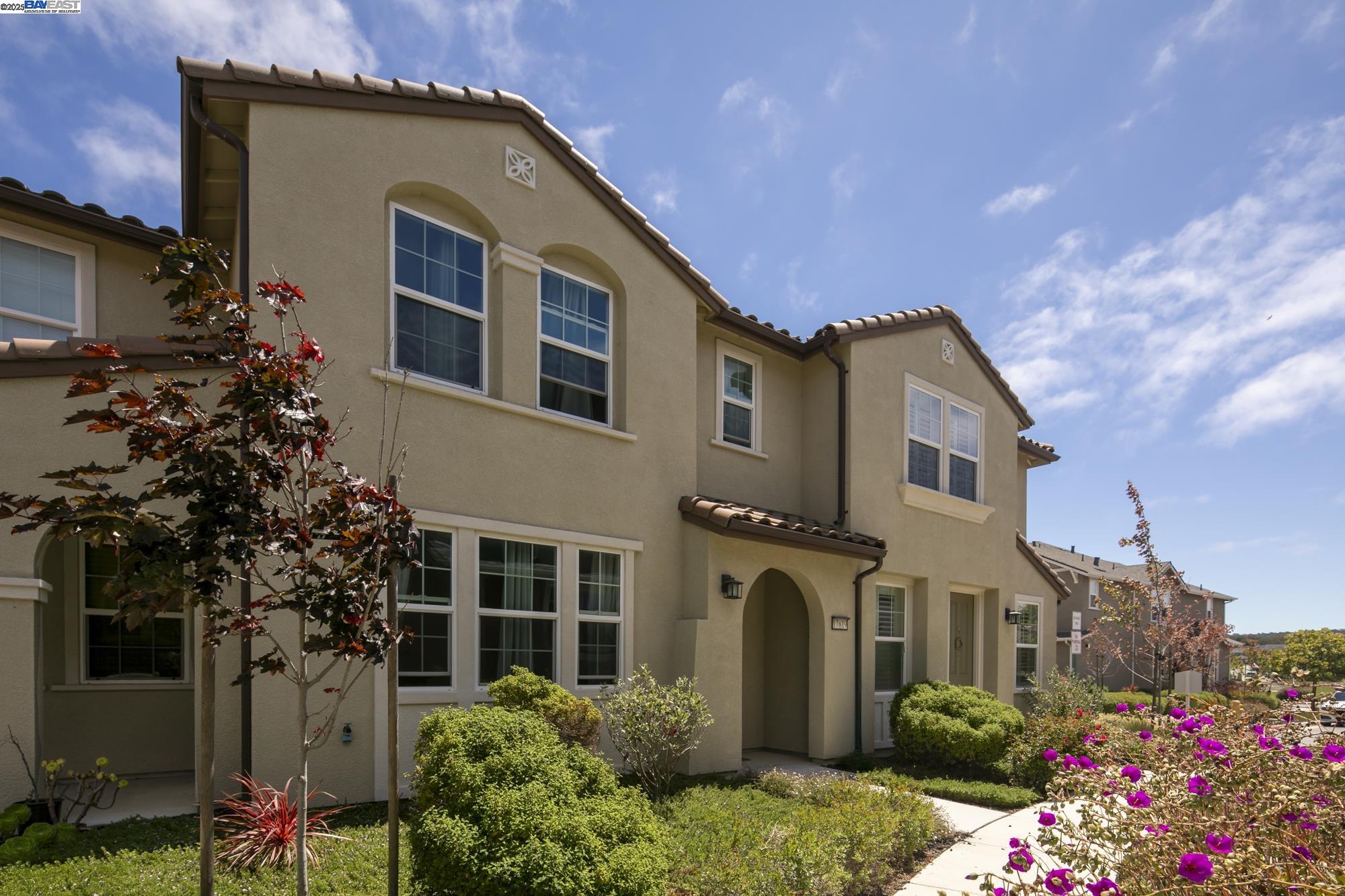 Detail Gallery Image 2 of 22 For 17819 Banks Street, –,  CA 93933 - 3 Beds | 2/1 Baths