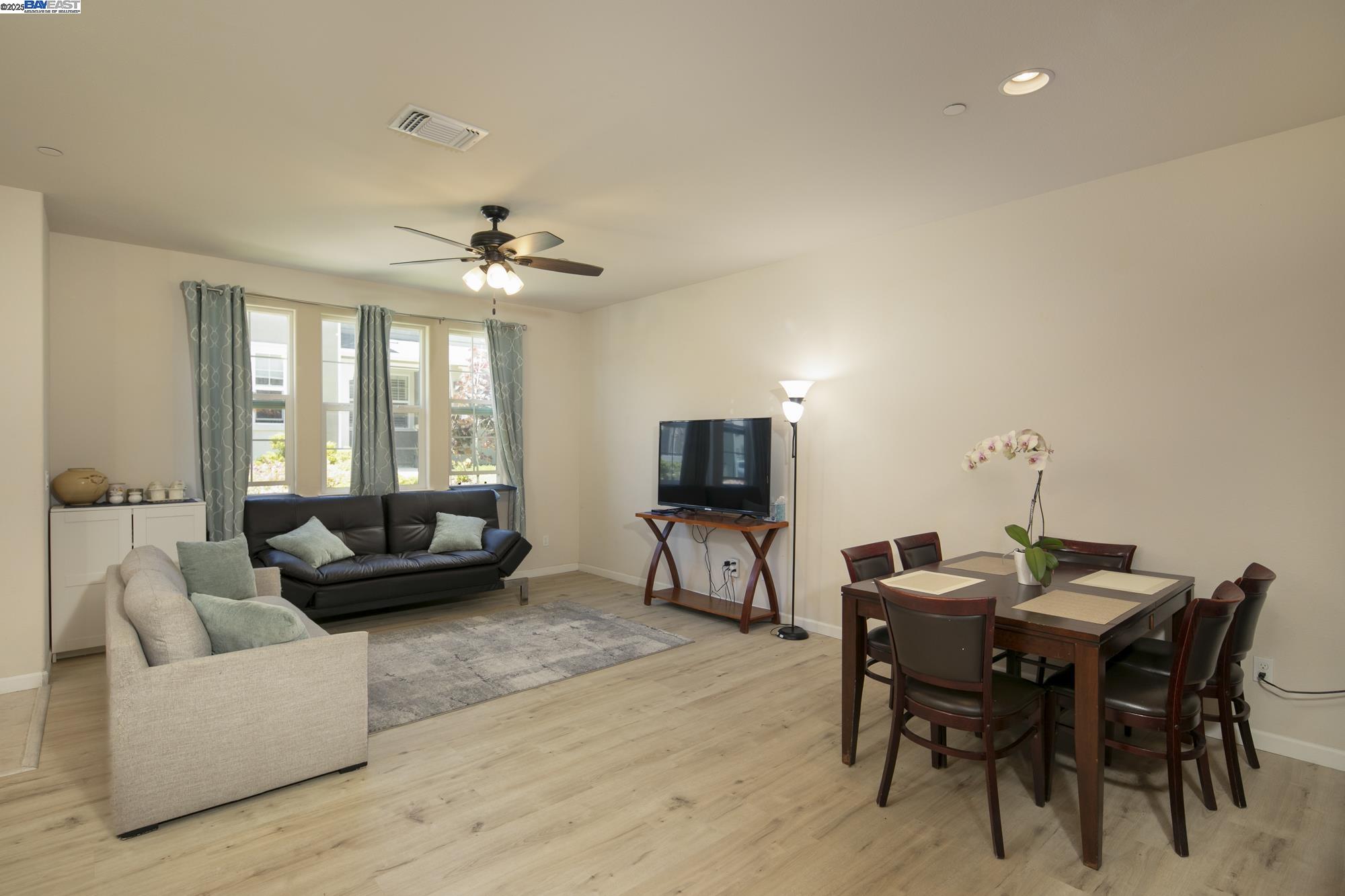 Detail Gallery Image 5 of 22 For 17819 Banks Street, –,  CA 93933 - 3 Beds | 2/1 Baths