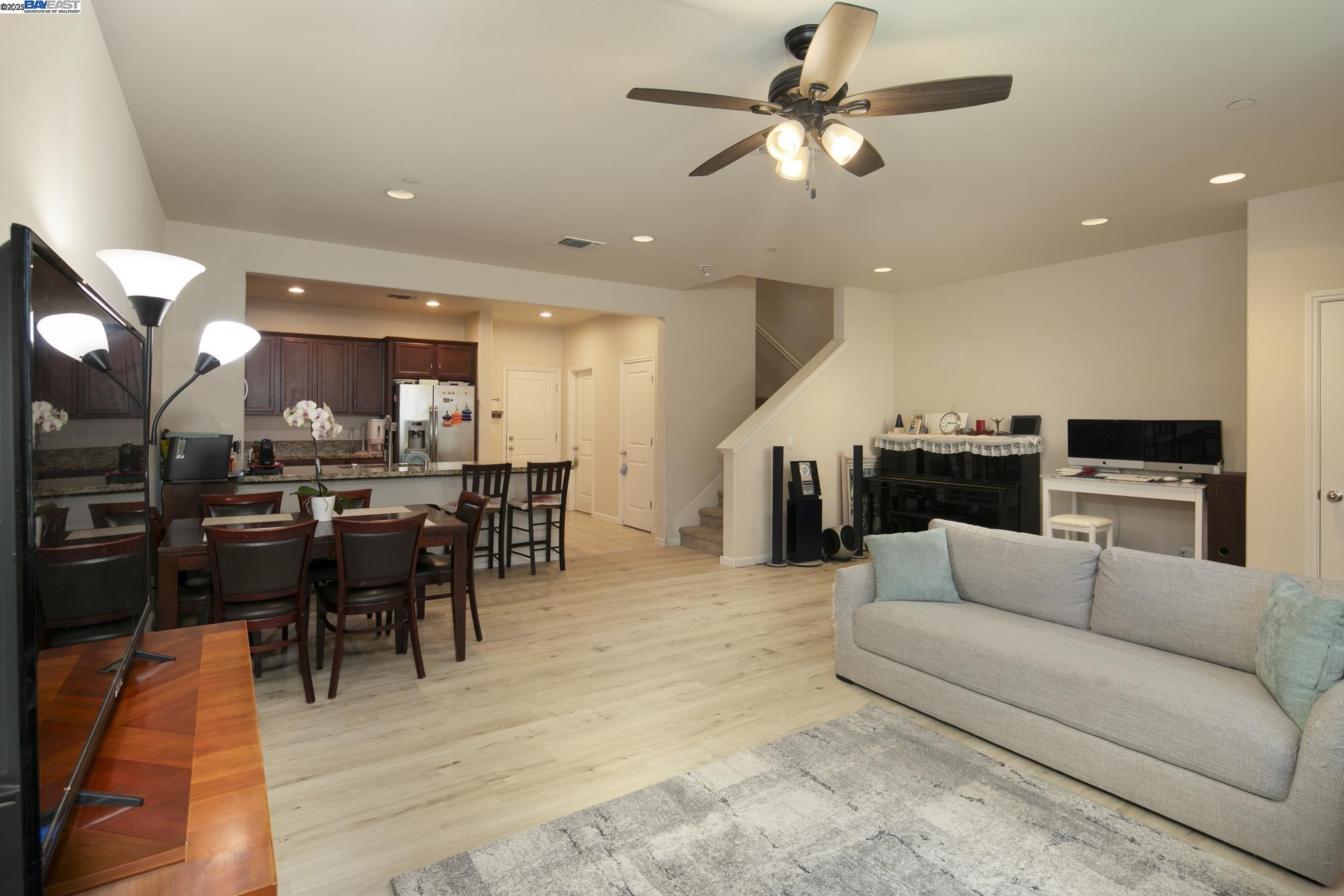 Detail Gallery Image 6 of 22 For 17819 Banks Street, –,  CA 93933 - 3 Beds | 2/1 Baths