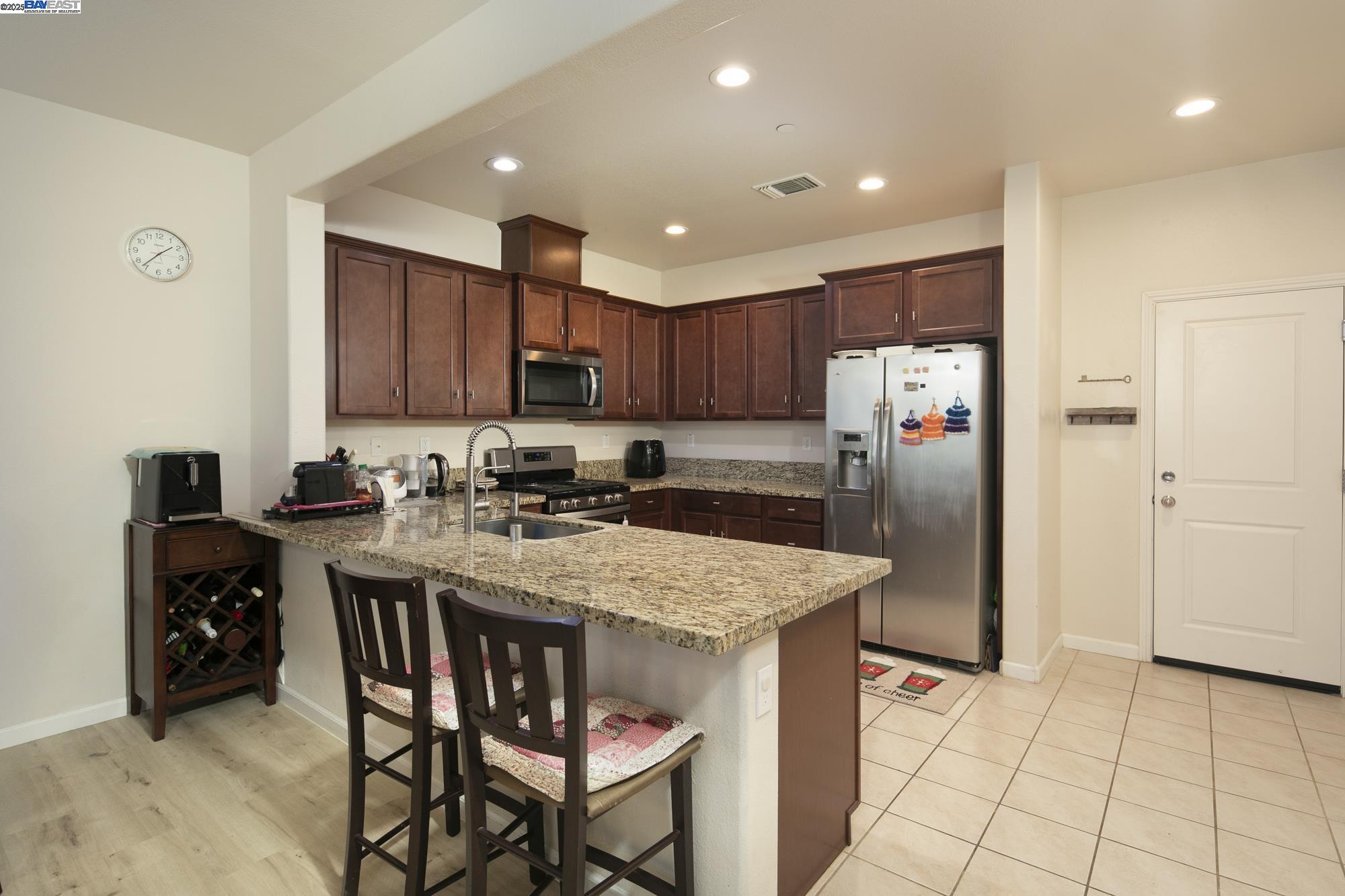 Detail Gallery Image 8 of 22 For 17819 Banks Street, –,  CA 93933 - 3 Beds | 2/1 Baths
