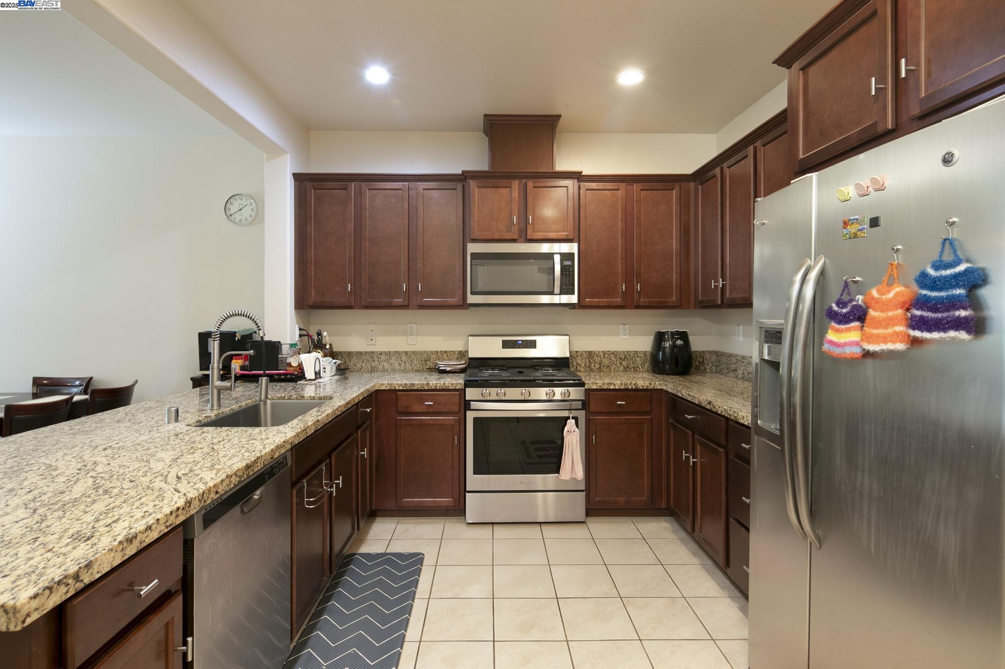 Detail Gallery Image 9 of 22 For 17819 Banks Street, –,  CA 93933 - 3 Beds | 2/1 Baths