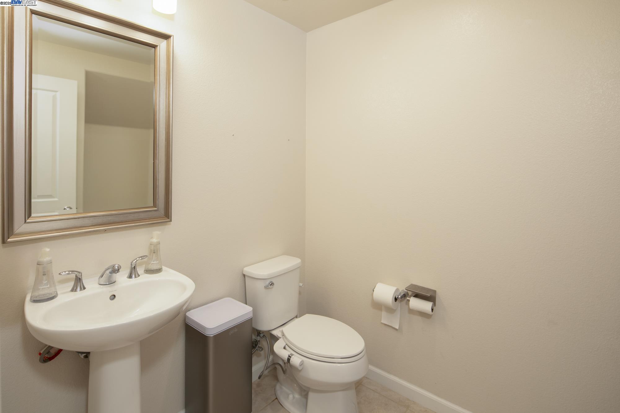 Detail Gallery Image 10 of 22 For 17819 Banks Street, –,  CA 93933 - 3 Beds | 2/1 Baths
