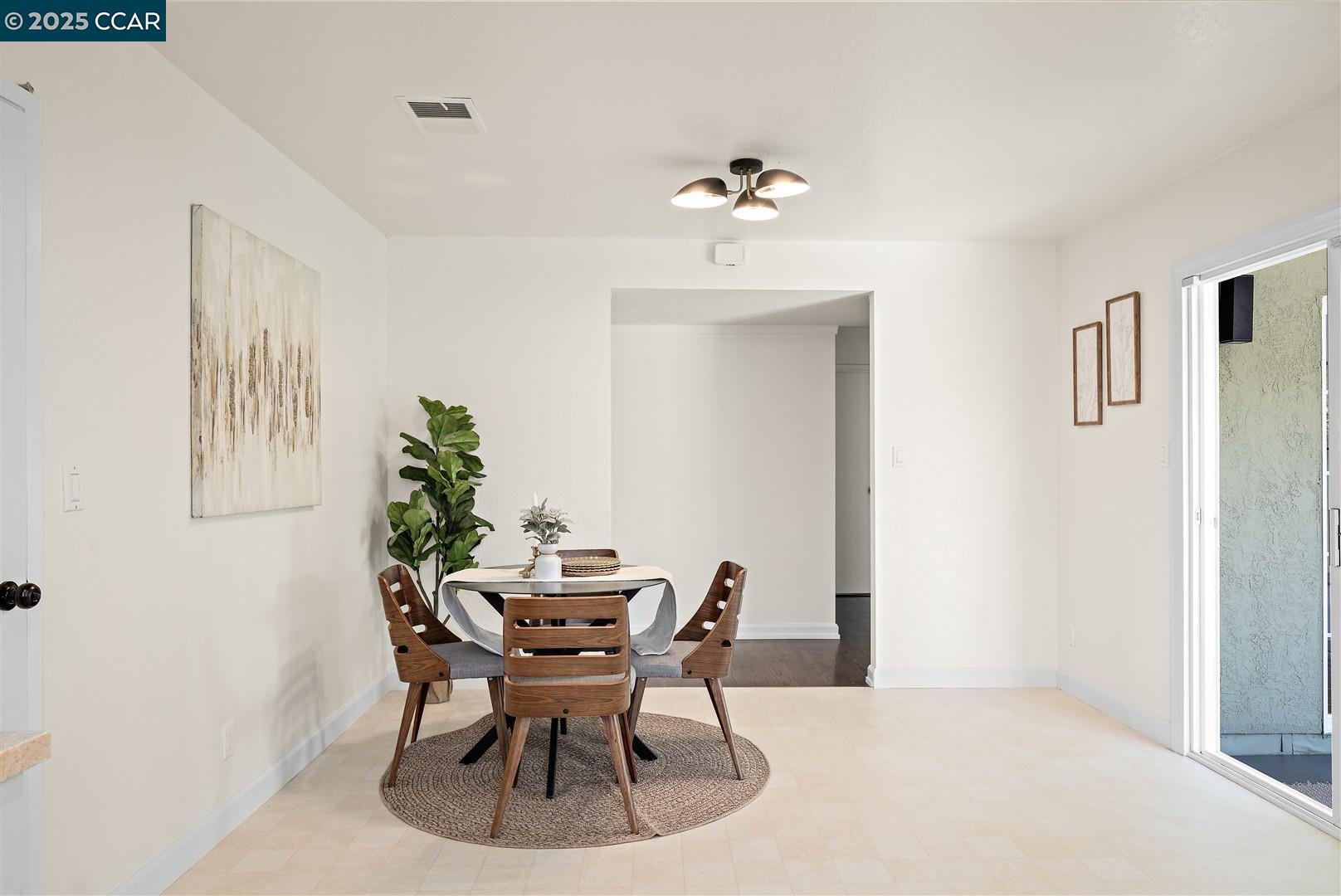 Detail Gallery Image 11 of 60 For 2283 Greenwich Rd, San Pablo,  CA 94806 - 4 Beds | 3 Baths