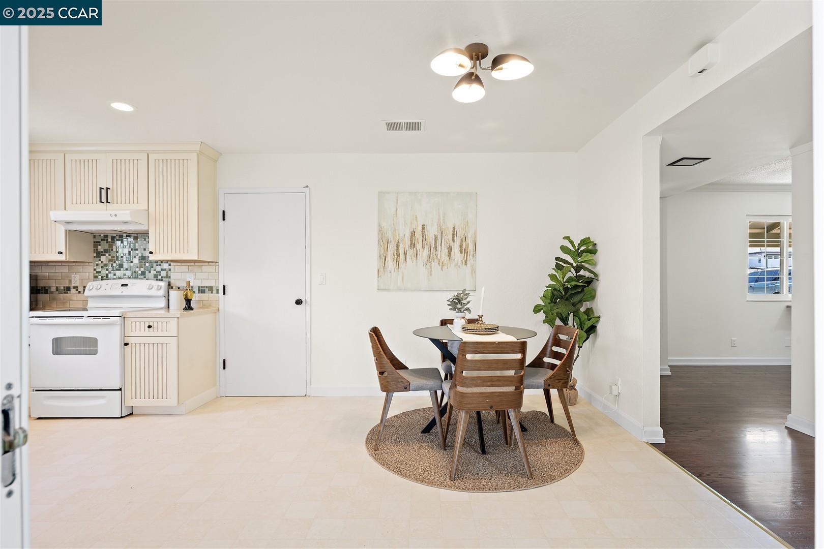 Detail Gallery Image 7 of 60 For 2283 Greenwich Rd, San Pablo,  CA 94806 - 4 Beds | 3 Baths