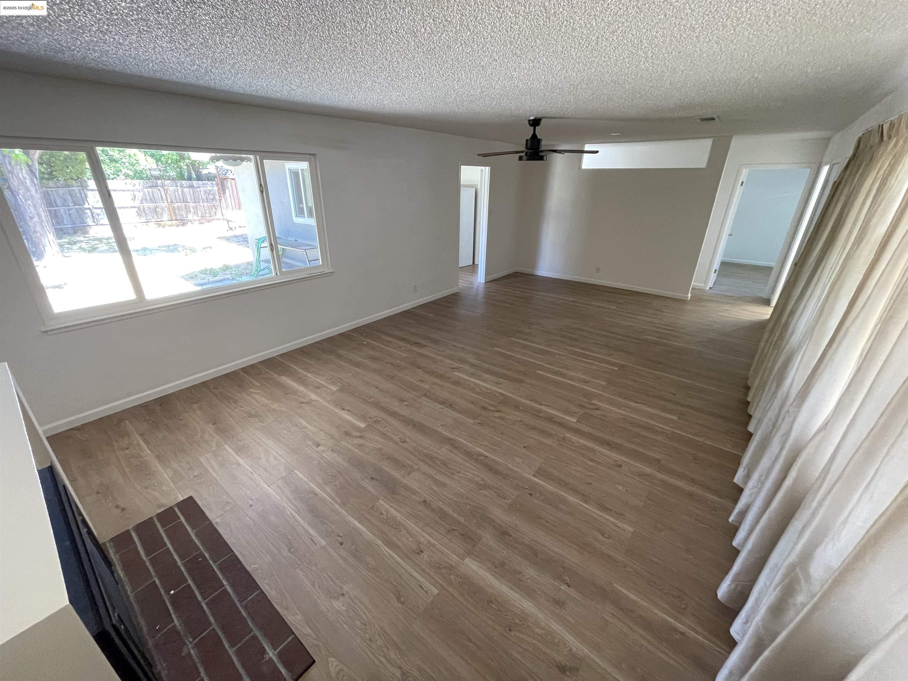 Detail Gallery Image 2 of 32 For 3206 Fitzpatrick Dr, Concord,  CA 94519 - 4 Beds | 2 Baths