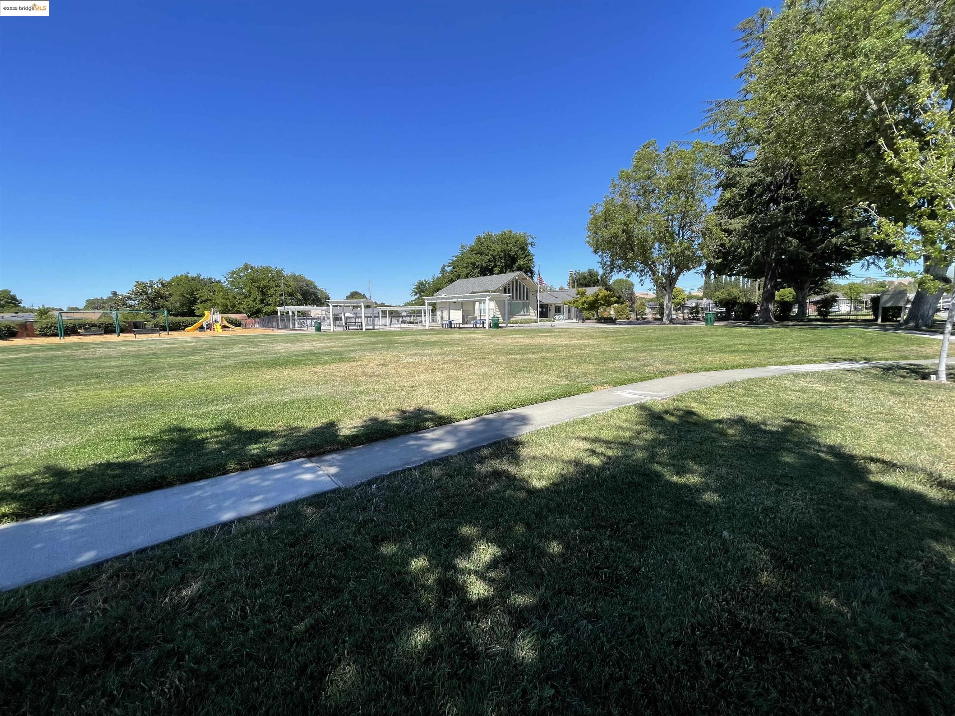 Detail Gallery Image 26 of 32 For 3206 Fitzpatrick Dr, Concord,  CA 94519 - 4 Beds | 2 Baths