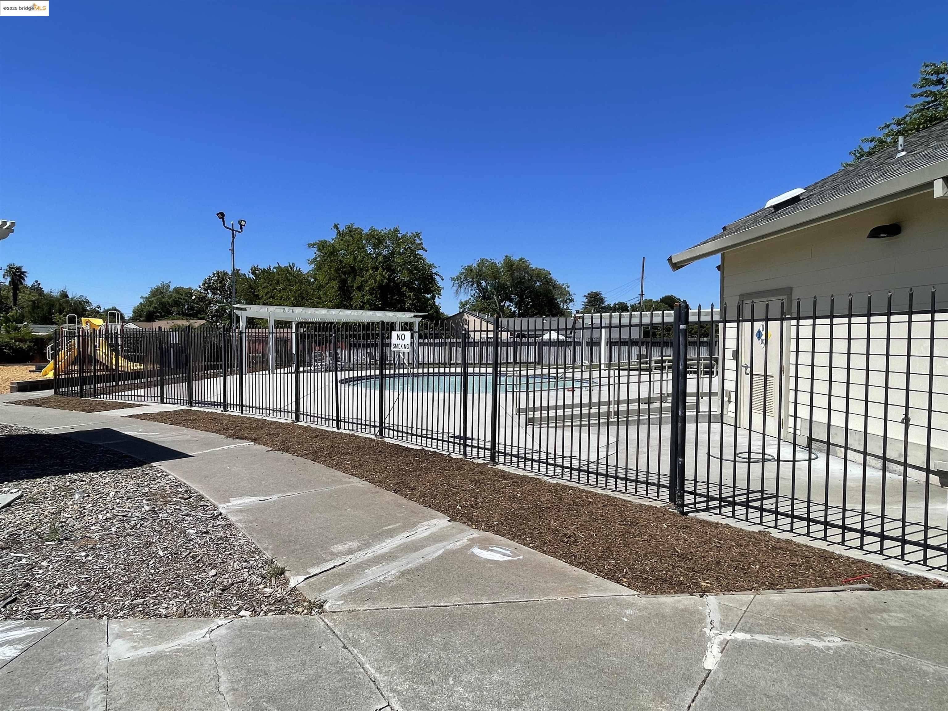 Detail Gallery Image 29 of 32 For 3206 Fitzpatrick Dr, Concord,  CA 94519 - 4 Beds | 2 Baths