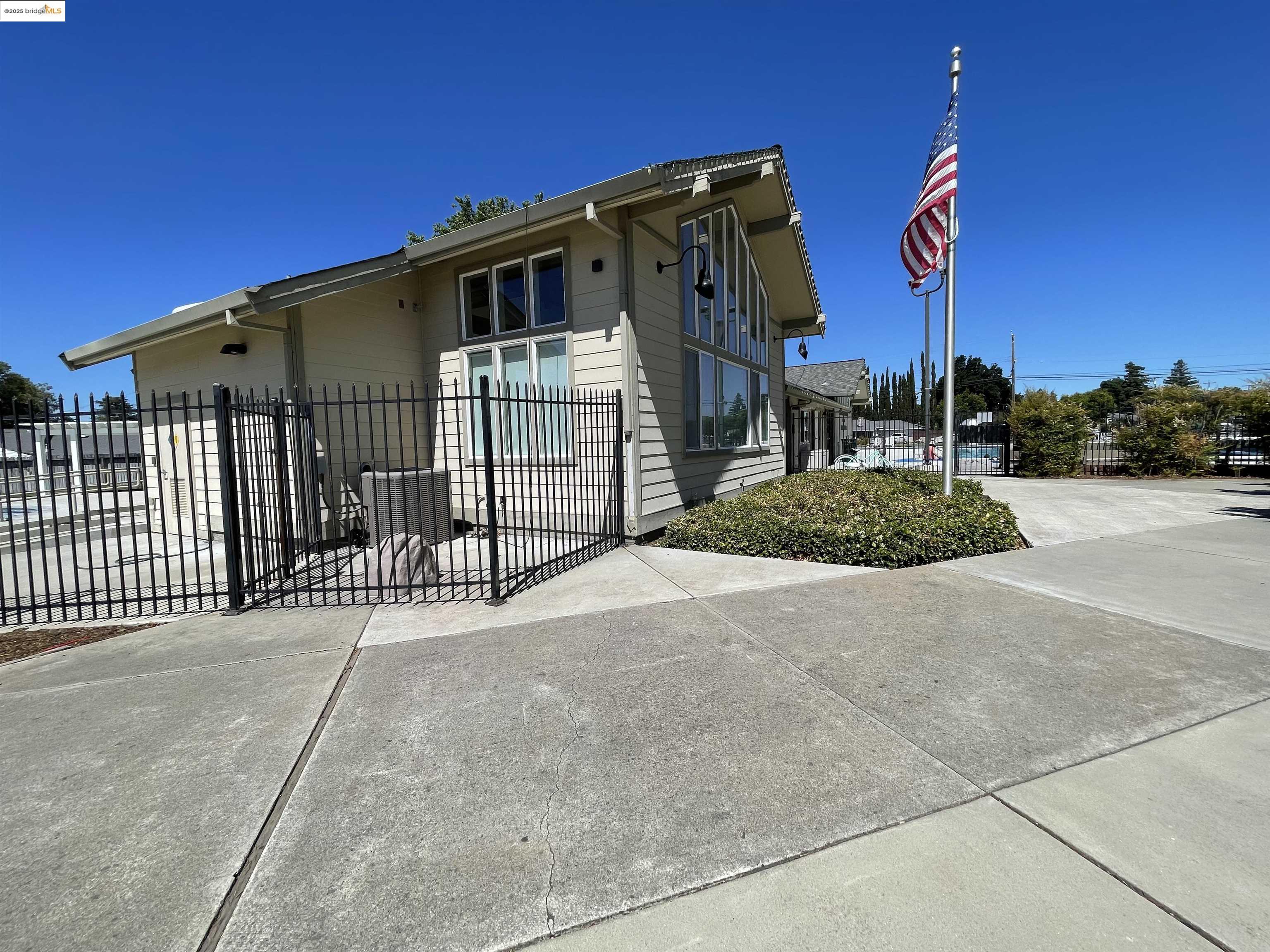 Detail Gallery Image 31 of 32 For 3206 Fitzpatrick Dr, Concord,  CA 94519 - 4 Beds | 2 Baths