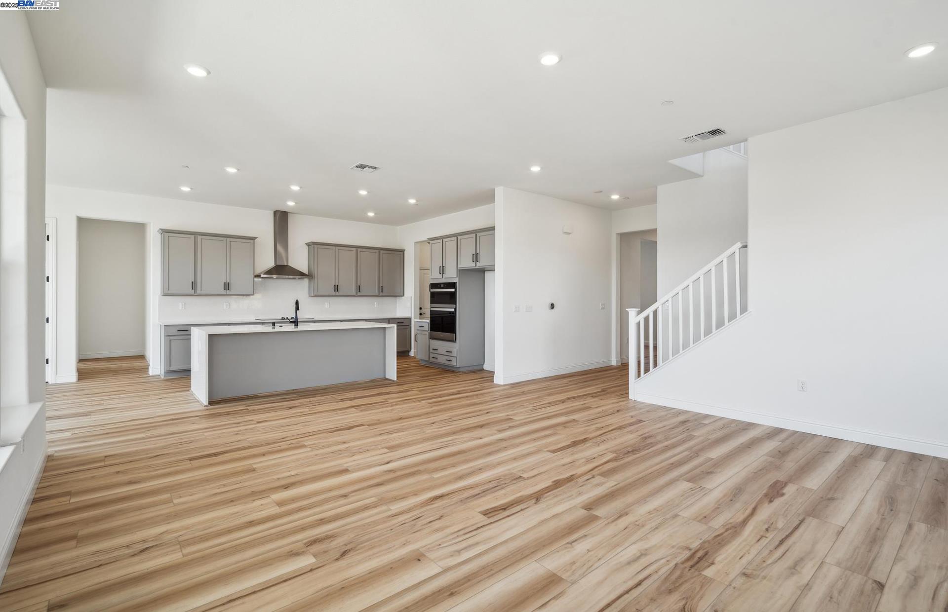 Detail Gallery Image 4 of 39 For Starburst Street, Manteca,  CA 95337 - 5 Beds | 4 Baths