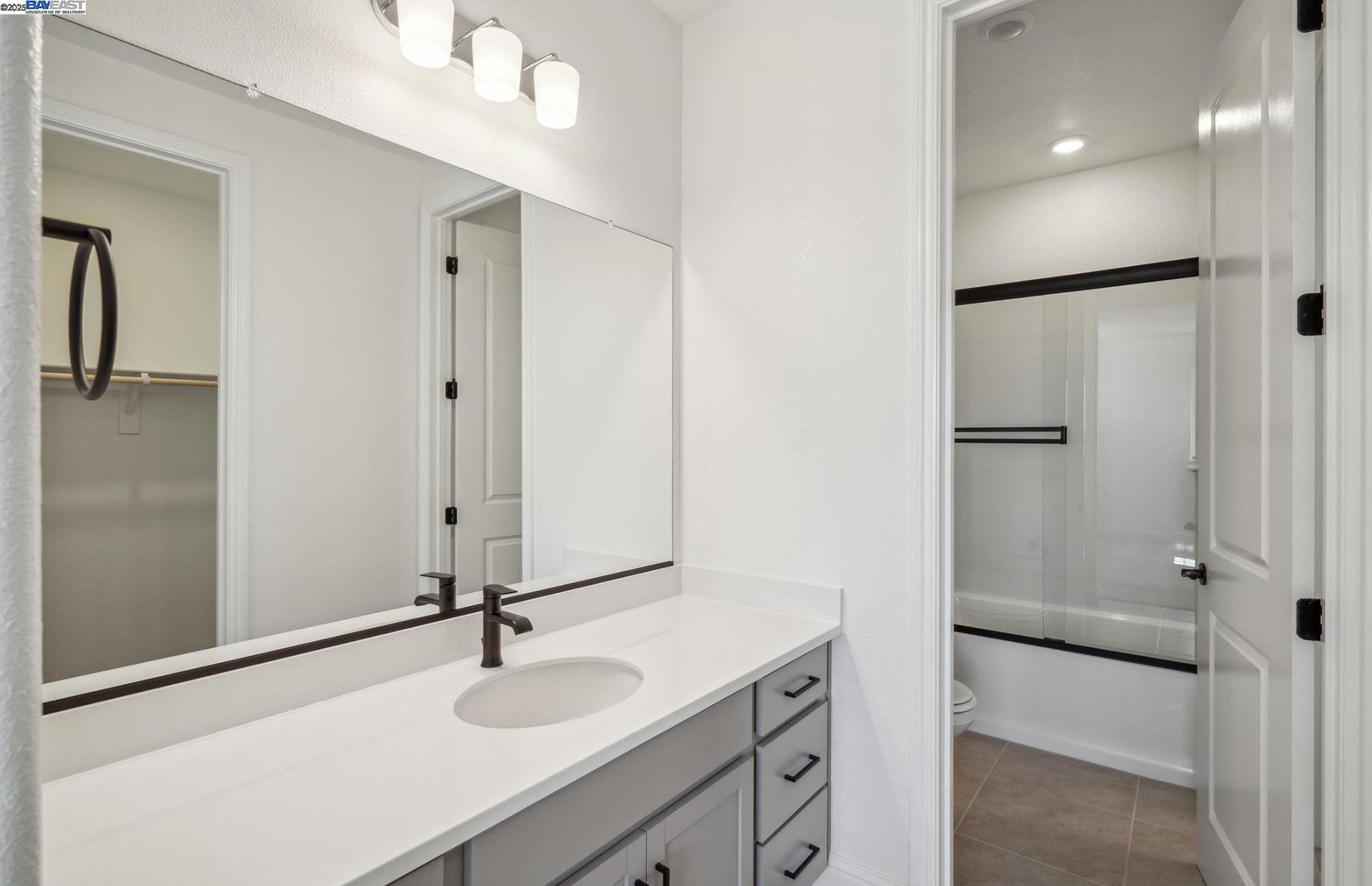 Detail Gallery Image 39 of 39 For Starburst Street, Manteca,  CA 95337 - 5 Beds | 4 Baths