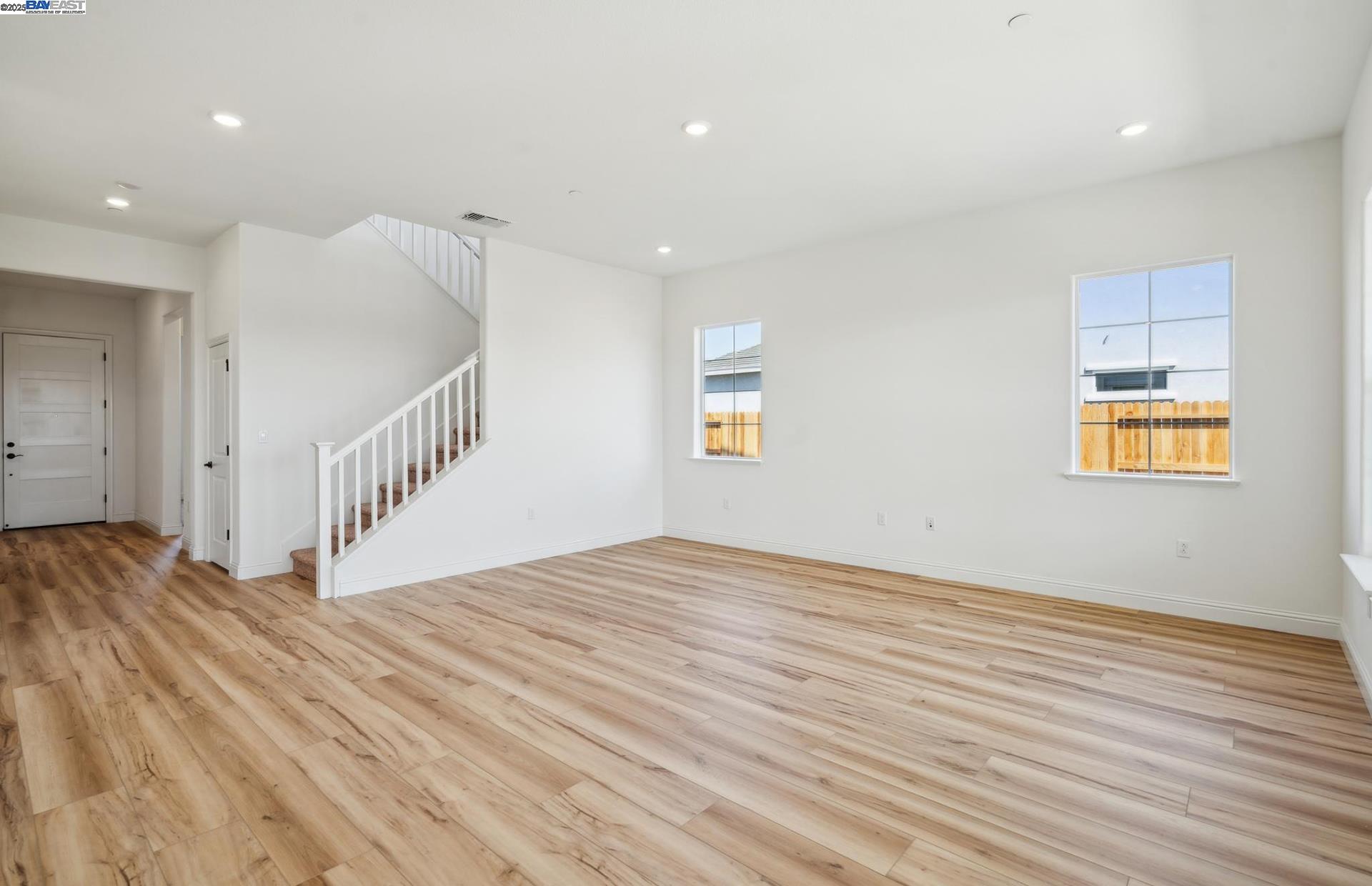 Detail Gallery Image 5 of 39 For Starburst Street, Manteca,  CA 95337 - 5 Beds | 4 Baths