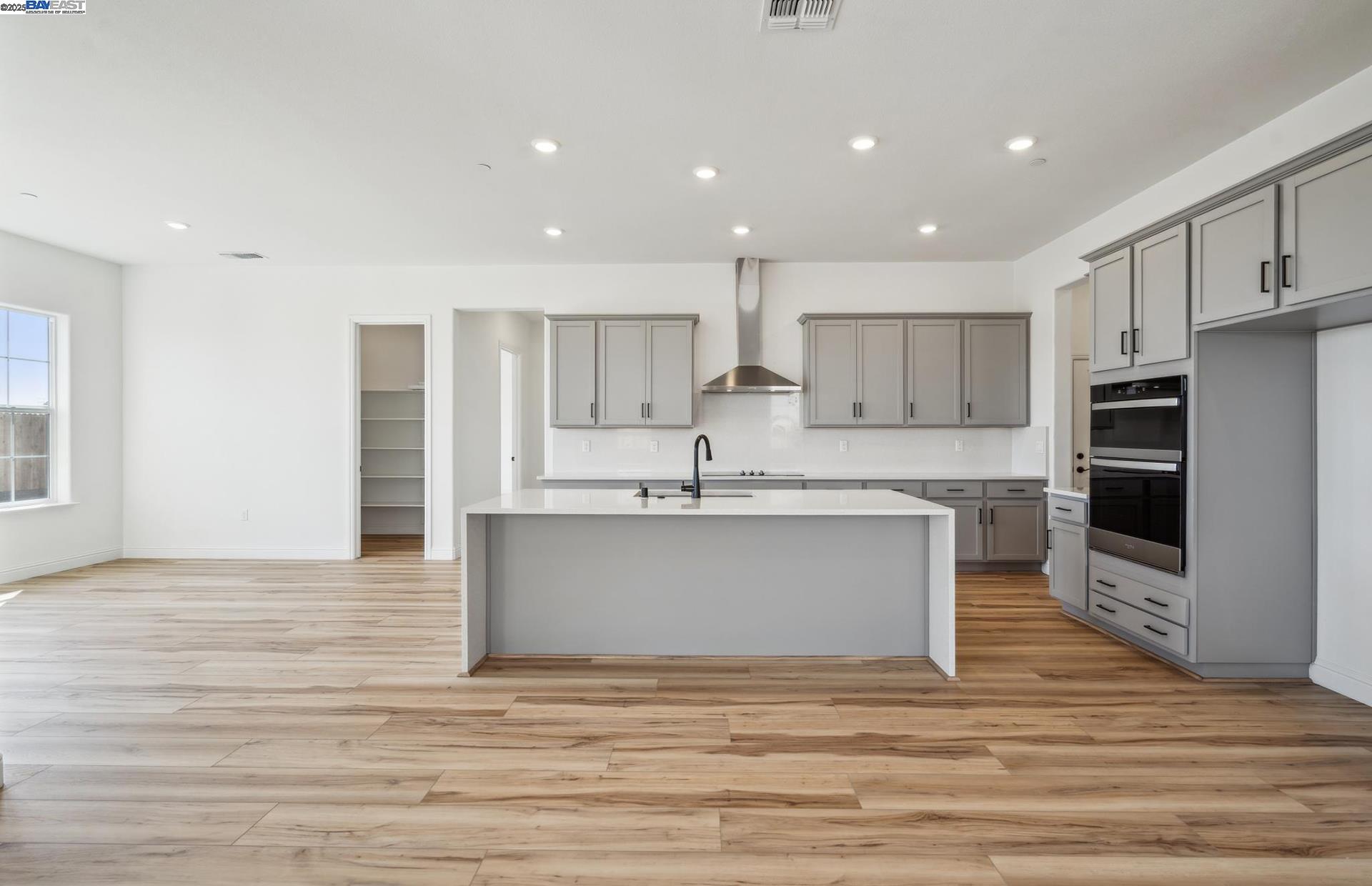 Detail Gallery Image 6 of 39 For Starburst Street, Manteca,  CA 95337 - 5 Beds | 4 Baths