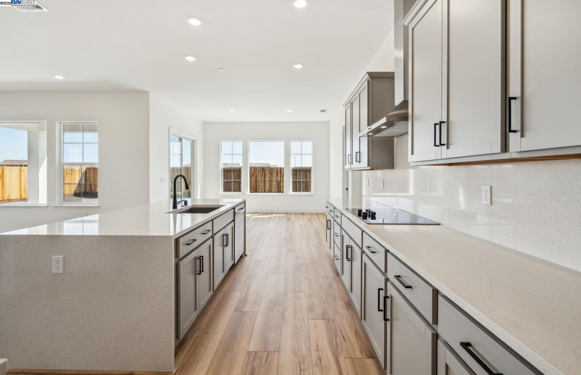 Detail Gallery Image 9 of 39 For Starburst Street, Manteca,  CA 95337 - 5 Beds | 4 Baths