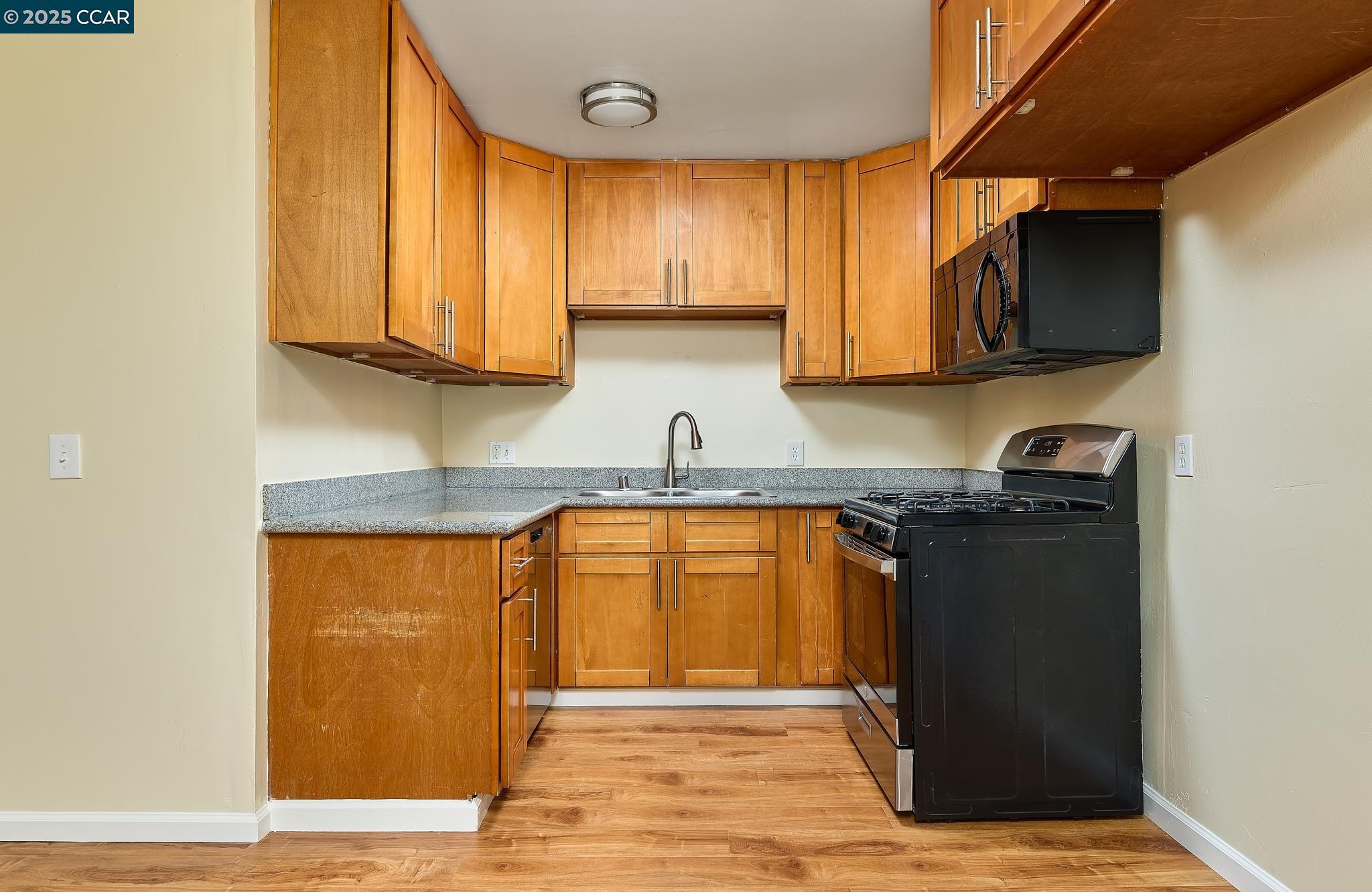 Detail Gallery Image 3 of 21 For 160 Shari Ct, Vallejo,  CA 94589 - 2 Beds | 2 Baths