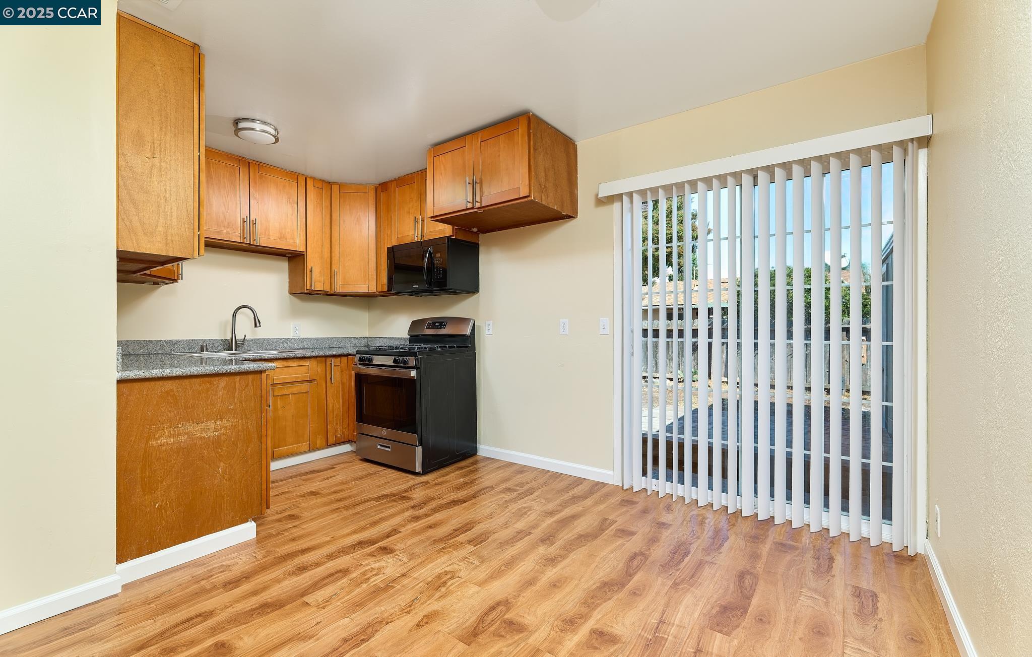 Detail Gallery Image 4 of 21 For 160 Shari Ct, Vallejo,  CA 94589 - 2 Beds | 2 Baths