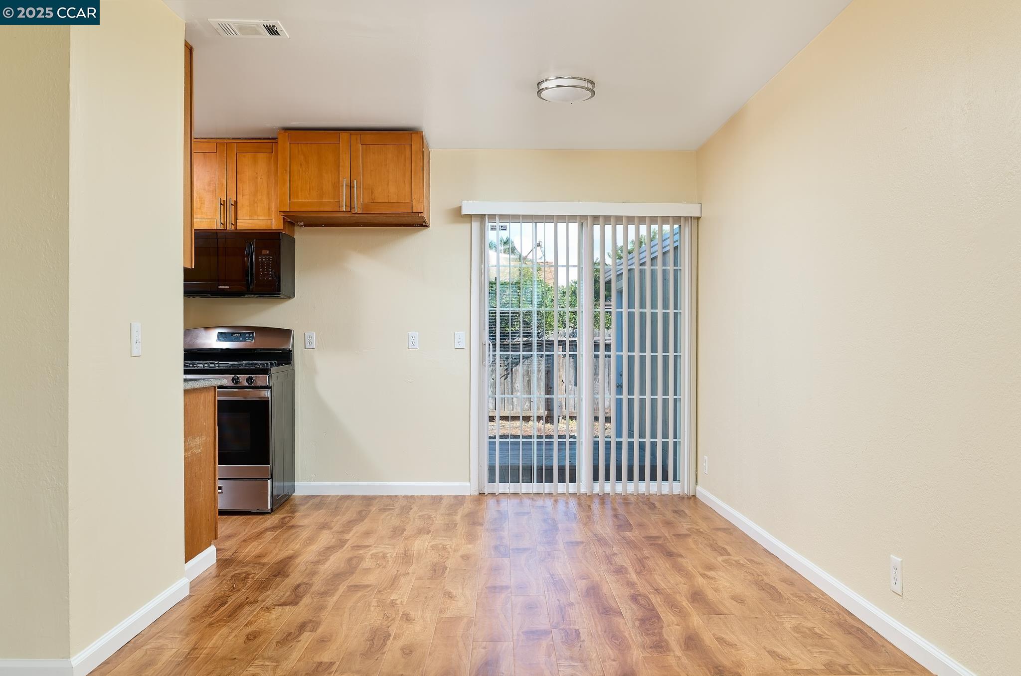 Detail Gallery Image 5 of 21 For 160 Shari Ct, Vallejo,  CA 94589 - 2 Beds | 2 Baths