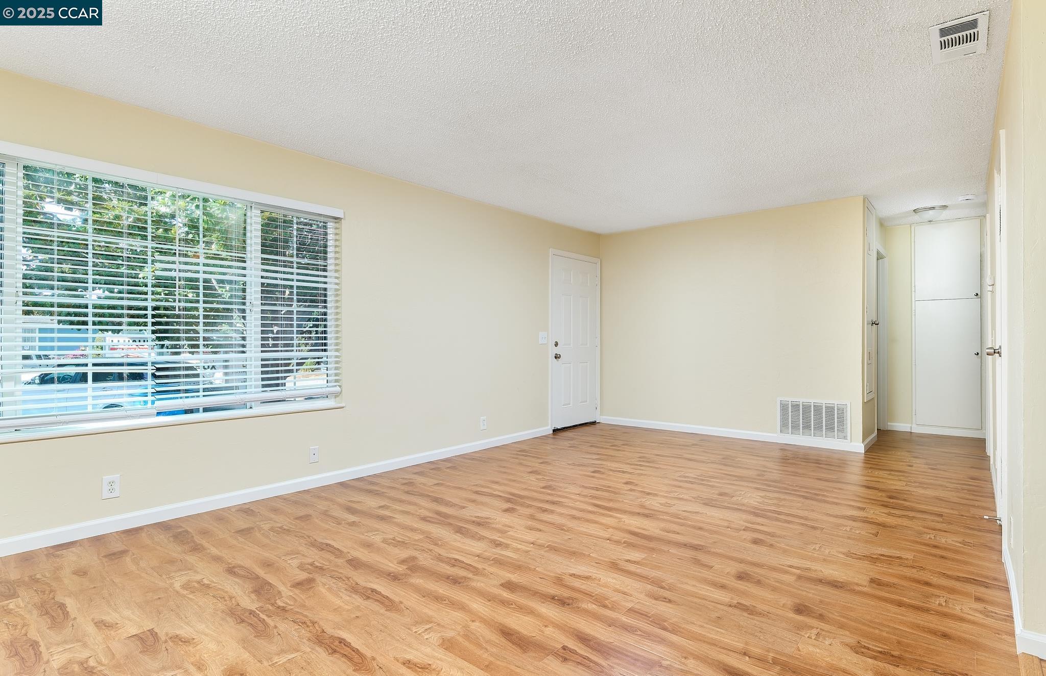 Detail Gallery Image 8 of 21 For 160 Shari Ct, Vallejo,  CA 94589 - 2 Beds | 2 Baths