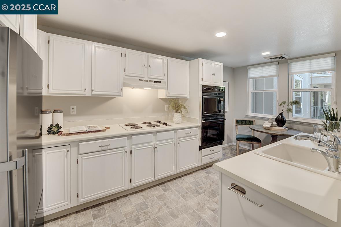 Detail Gallery Image 4 of 51 For 1840 Tice Creek Dr #2223,  Walnut Creek,  CA 94595 - 2 Beds | 2 Baths
