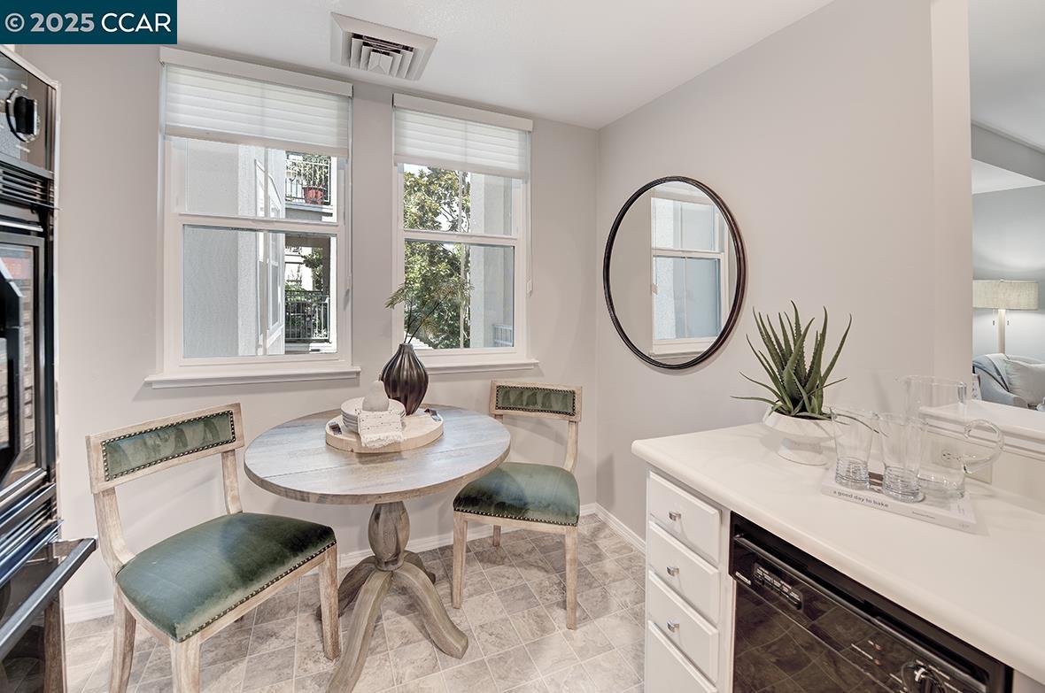 Detail Gallery Image 5 of 51 For 1840 Tice Creek Dr #2223,  Walnut Creek,  CA 94595 - 2 Beds | 2 Baths