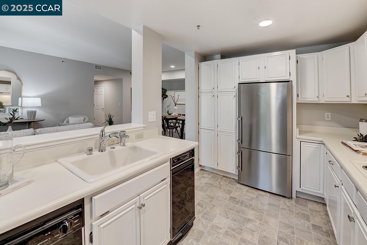 Detail Gallery Image 7 of 51 For 1840 Tice Creek Dr #2223,  Walnut Creek,  CA 94595 - 2 Beds | 2 Baths