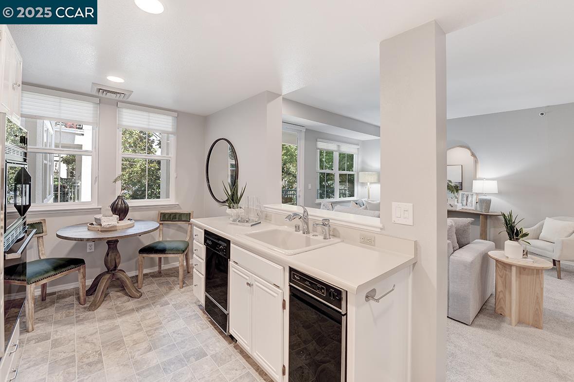 Detail Gallery Image 8 of 51 For 1840 Tice Creek Dr #2223,  Walnut Creek,  CA 94595 - 2 Beds | 2 Baths