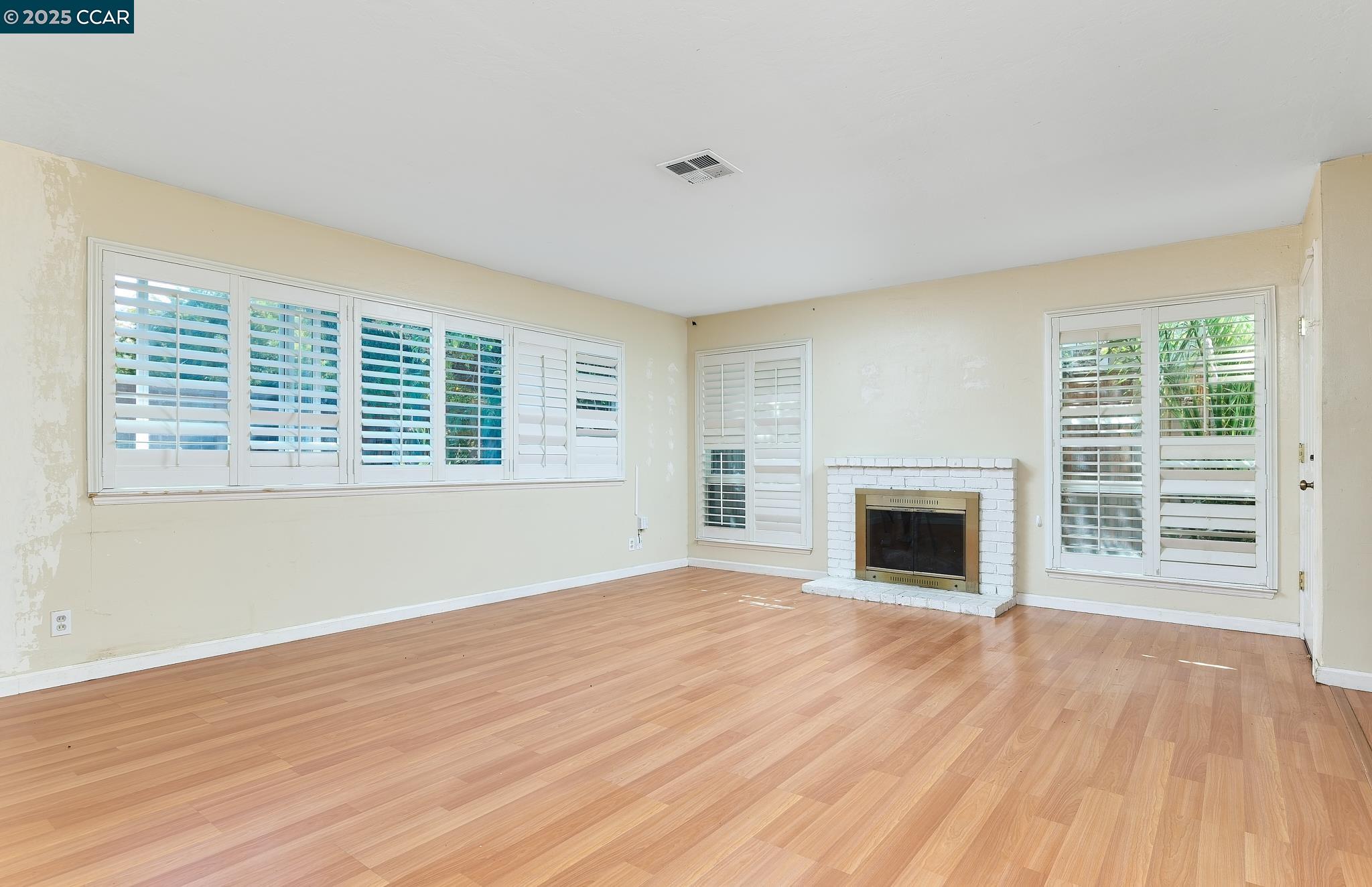 Detail Gallery Image 6 of 22 For 4119 Churchill Dr, Concord,  CA 94521 - 3 Beds | 2 Baths