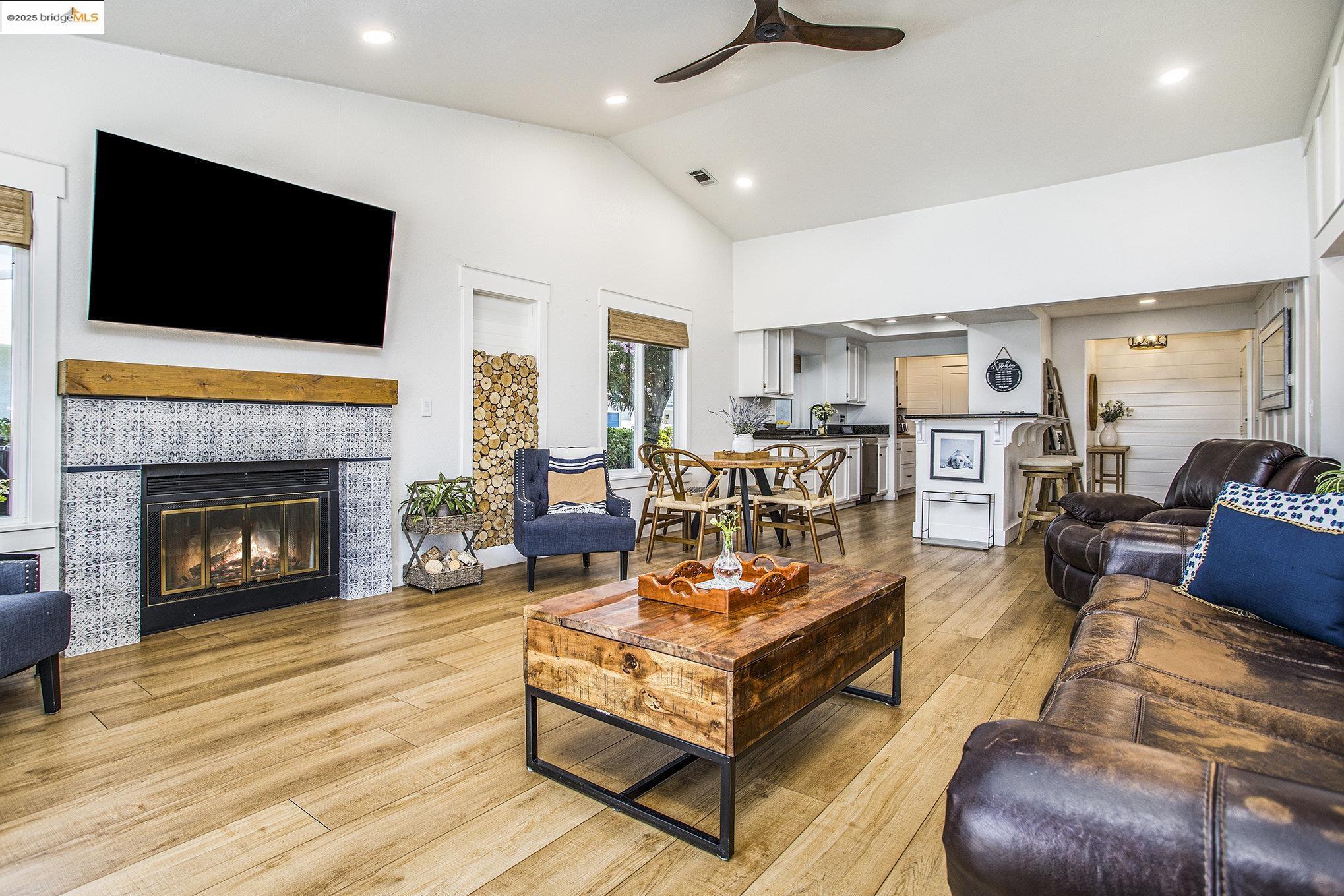 Detail Gallery Image 14 of 41 For 1550 Trawler St, Discovery Bay,  CA 94505 - 2 Beds | 2 Baths