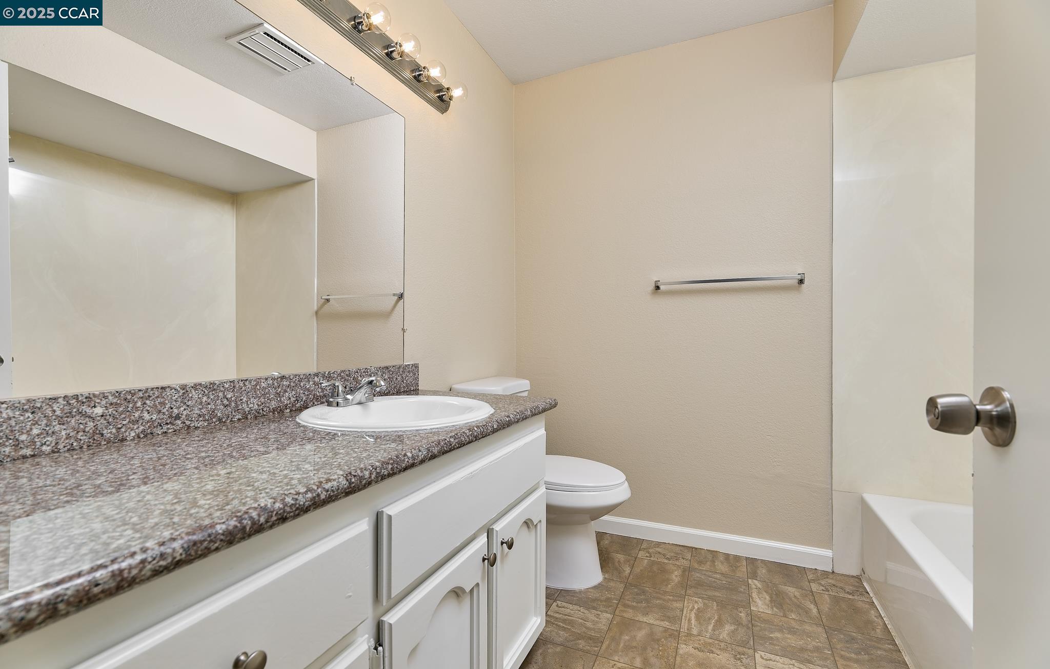 Detail Gallery Image 13 of 23 For 2102 Mendocino Dr, Bay Point,  CA 94565 - 4 Beds | 2 Baths