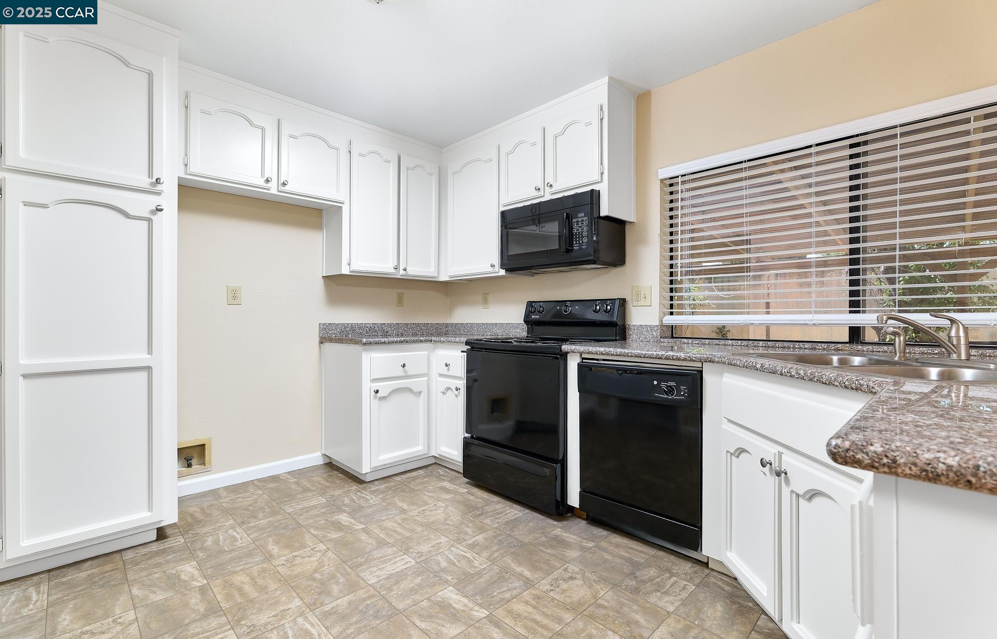 Detail Gallery Image 3 of 23 For 2102 Mendocino Dr, Bay Point,  CA 94565 - 4 Beds | 2 Baths