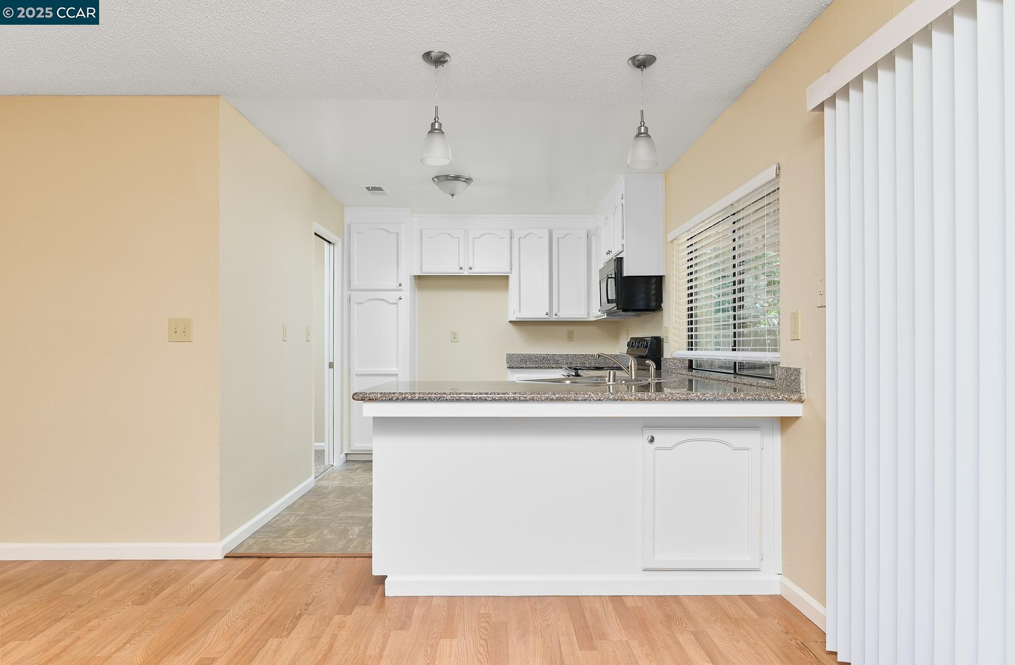 Detail Gallery Image 5 of 23 For 2102 Mendocino Dr, Bay Point,  CA 94565 - 4 Beds | 2 Baths
