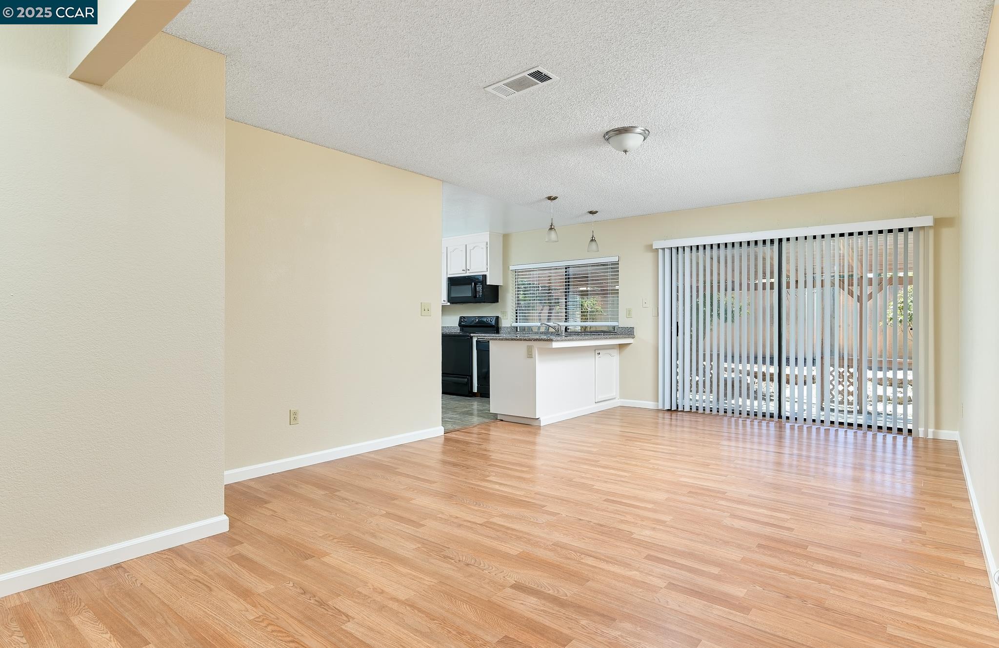 Detail Gallery Image 6 of 23 For 2102 Mendocino Dr, Bay Point,  CA 94565 - 4 Beds | 2 Baths
