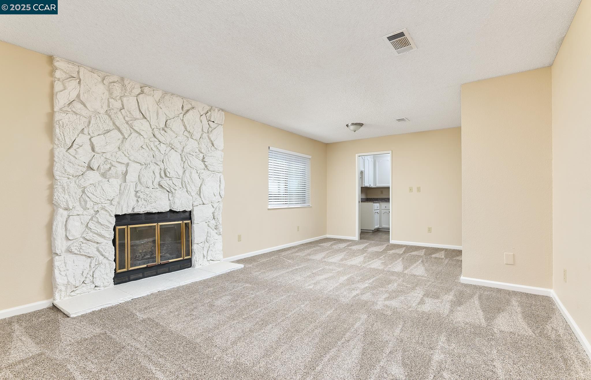 Detail Gallery Image 8 of 23 For 2102 Mendocino Dr, Bay Point,  CA 94565 - 4 Beds | 2 Baths