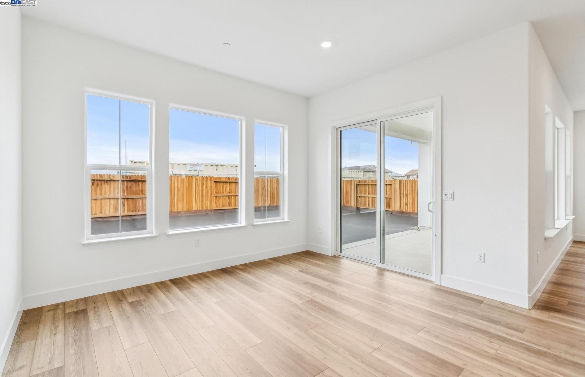 Detail Gallery Image 12 of 49 For Kasnak Drive, Manteca,  CA 95337 - 5 Beds | 4 Baths