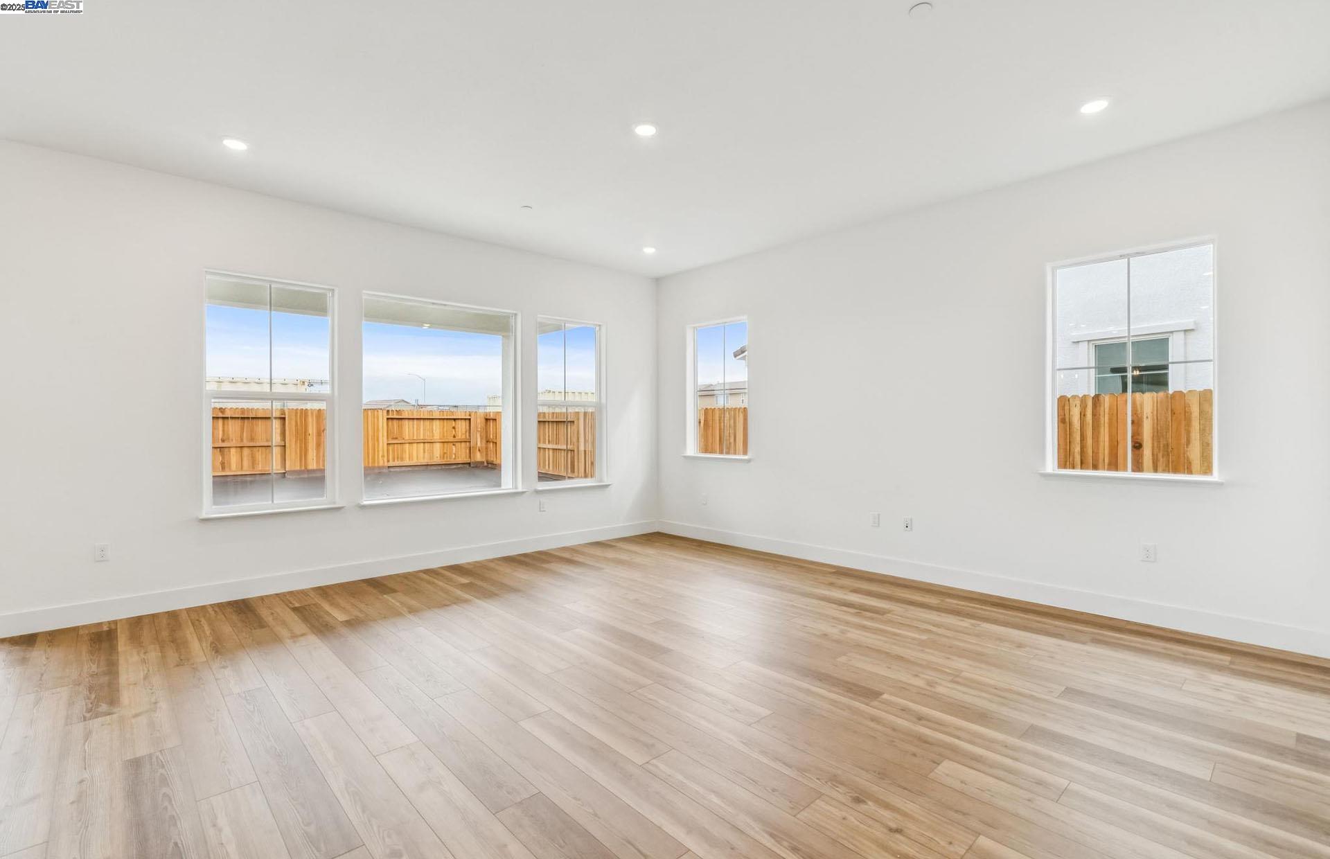 Detail Gallery Image 3 of 49 For Kasnak Drive, Manteca,  CA 95337 - 5 Beds | 4 Baths