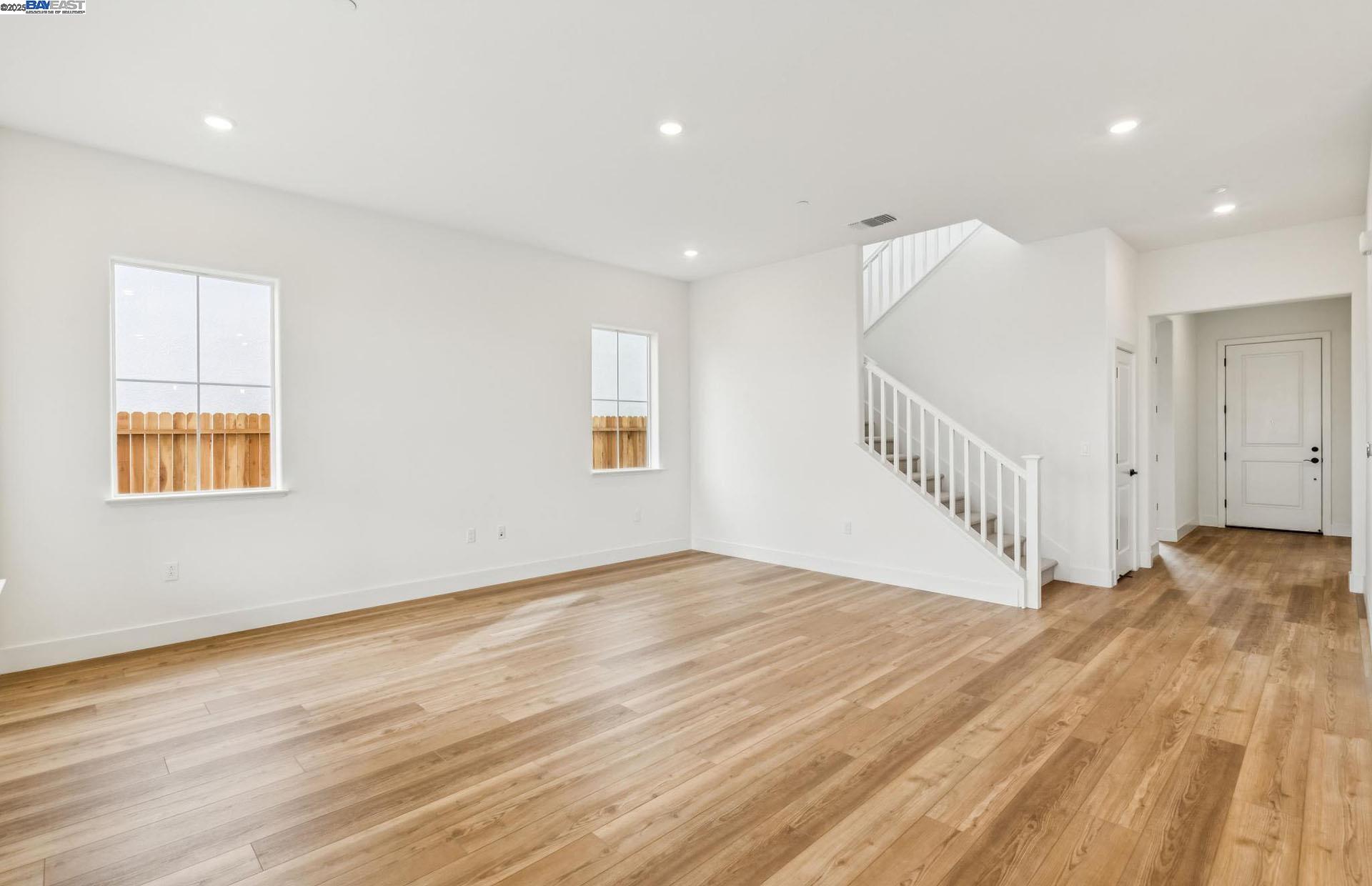 Detail Gallery Image 4 of 49 For Kasnak Drive, Manteca,  CA 95337 - 5 Beds | 4 Baths