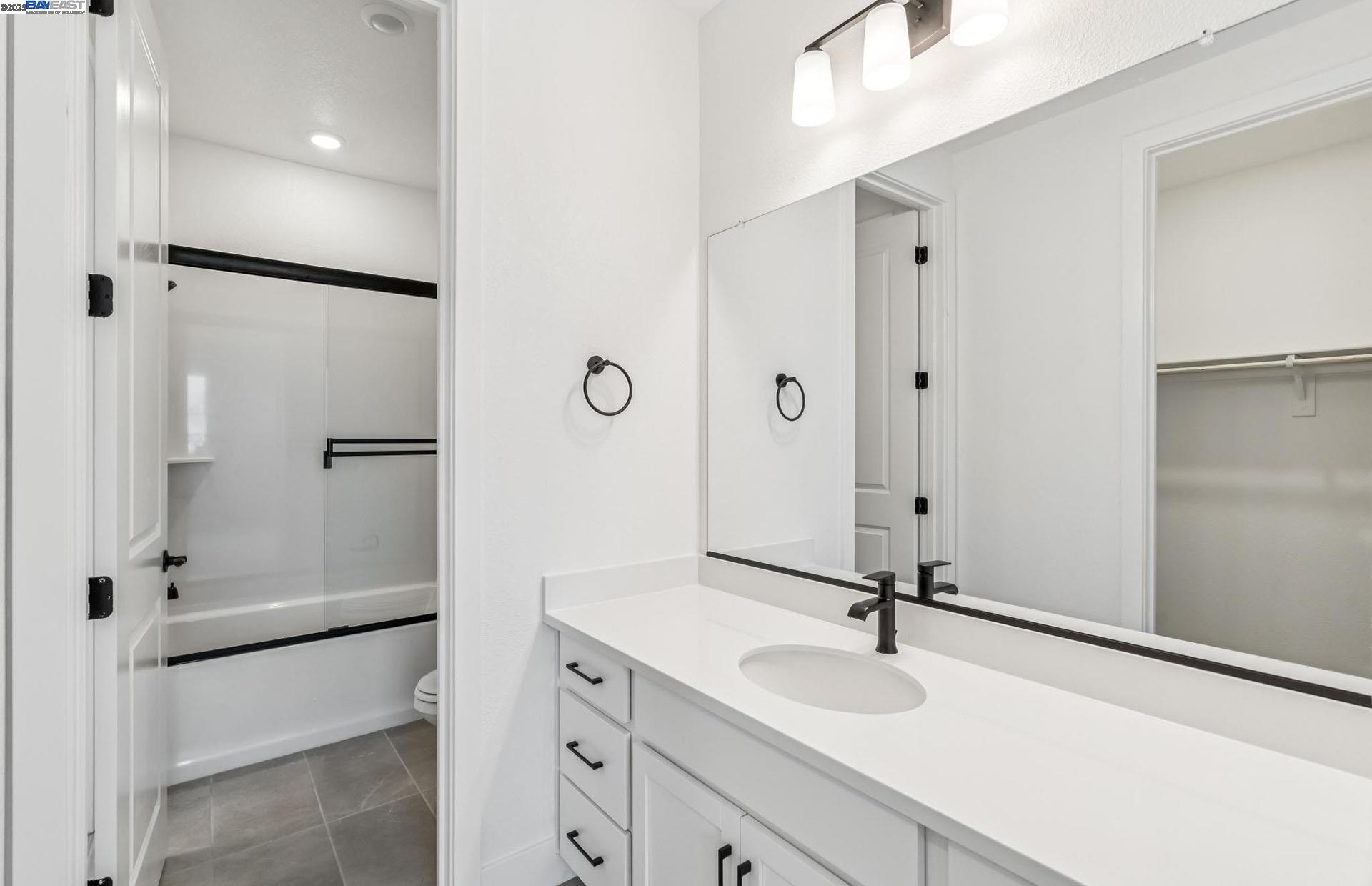 Detail Gallery Image 39 of 49 For Kasnak Drive, Manteca,  CA 95337 - 5 Beds | 4 Baths