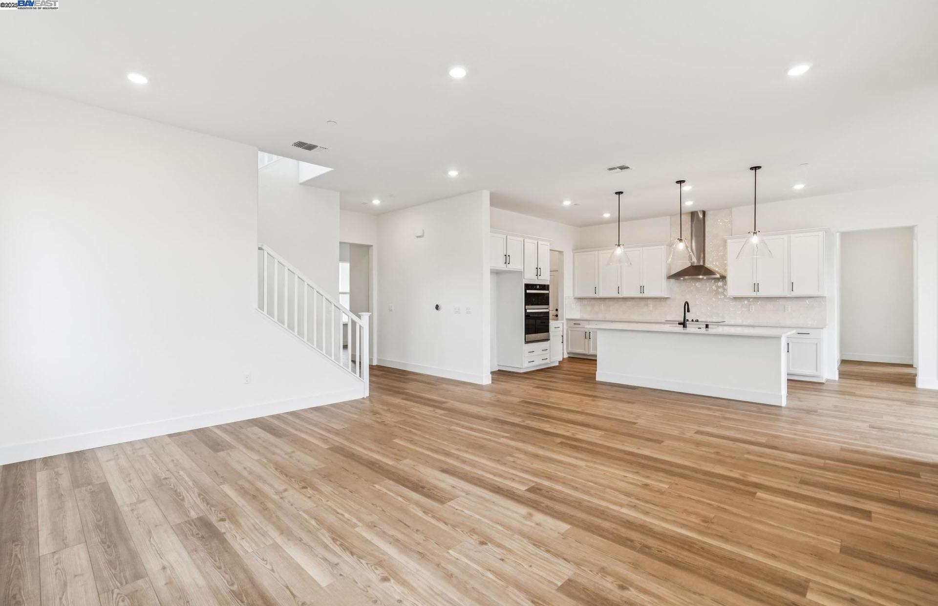 Detail Gallery Image 5 of 49 For Kasnak Drive, Manteca,  CA 95337 - 5 Beds | 4 Baths