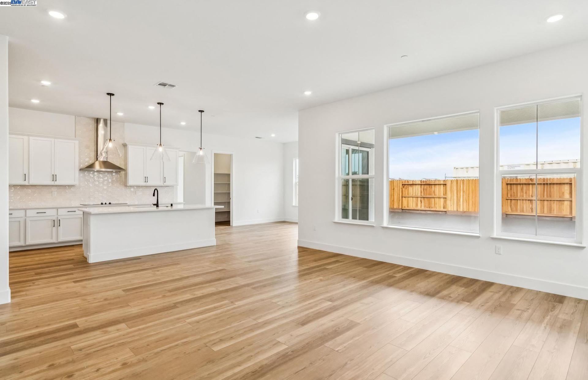 Detail Gallery Image 6 of 49 For Kasnak Drive, Manteca,  CA 95337 - 5 Beds | 4 Baths