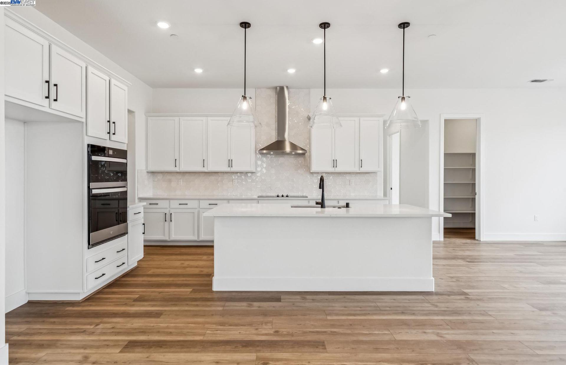 Detail Gallery Image 7 of 49 For Kasnak Drive, Manteca,  CA 95337 - 5 Beds | 4 Baths