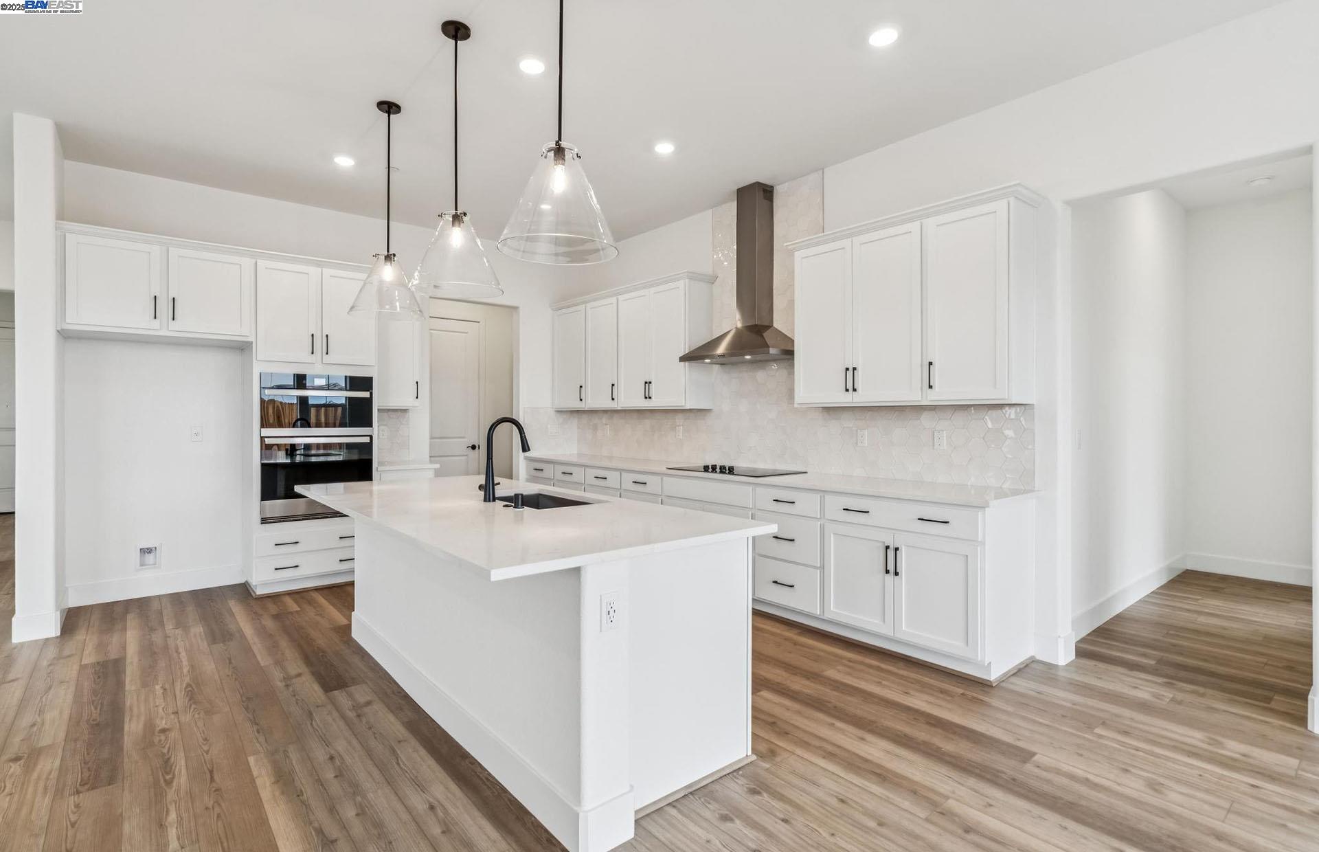 Detail Gallery Image 8 of 49 For Kasnak Drive, Manteca,  CA 95337 - 5 Beds | 4 Baths