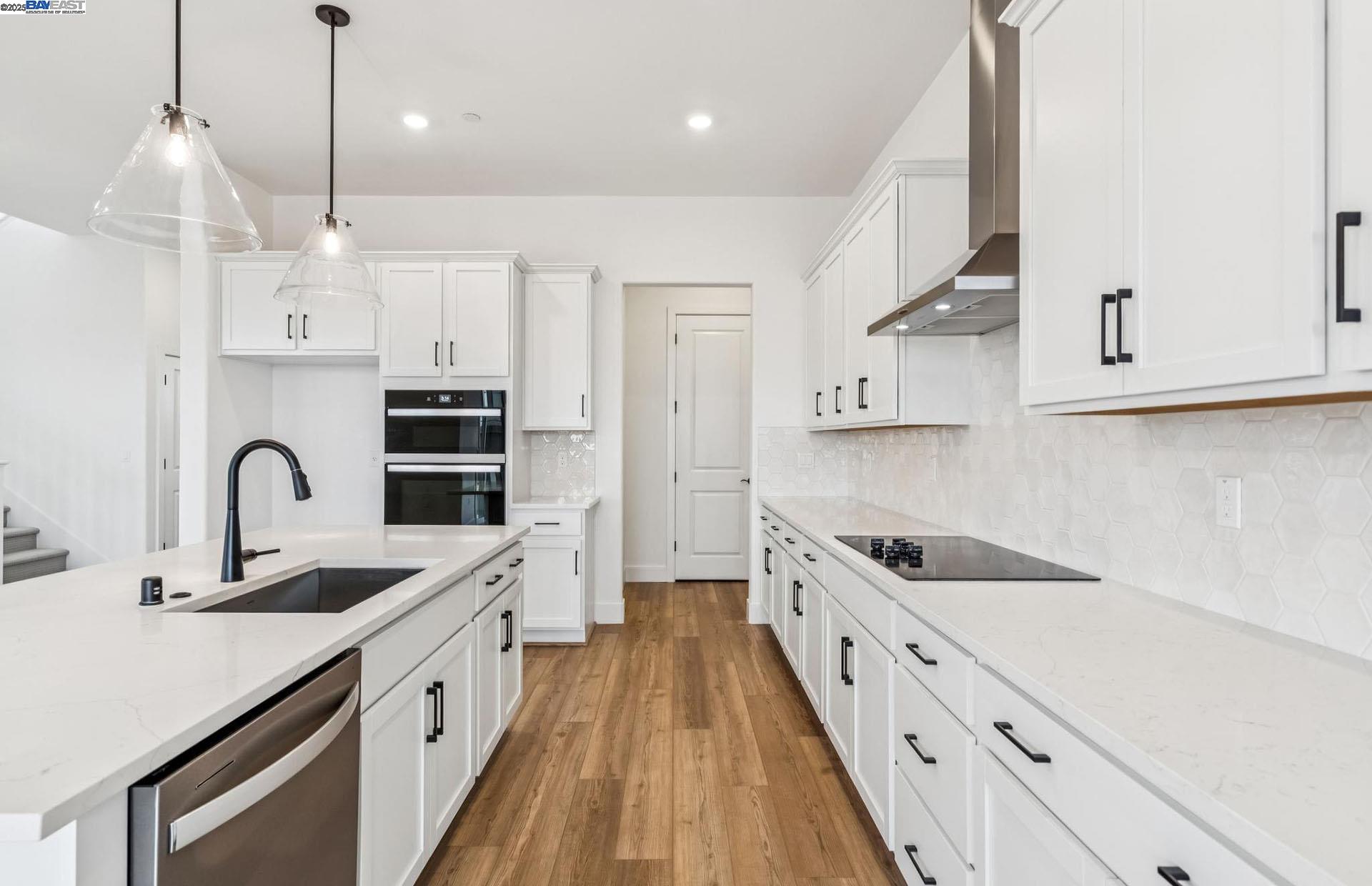 Detail Gallery Image 9 of 49 For Kasnak Drive, Manteca,  CA 95337 - 5 Beds | 4 Baths