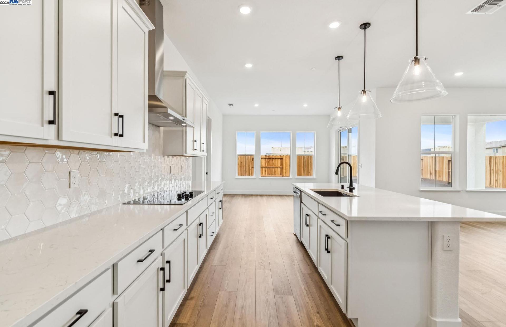 Detail Gallery Image 10 of 49 For Kasnak Drive, Manteca,  CA 95337 - 5 Beds | 4 Baths