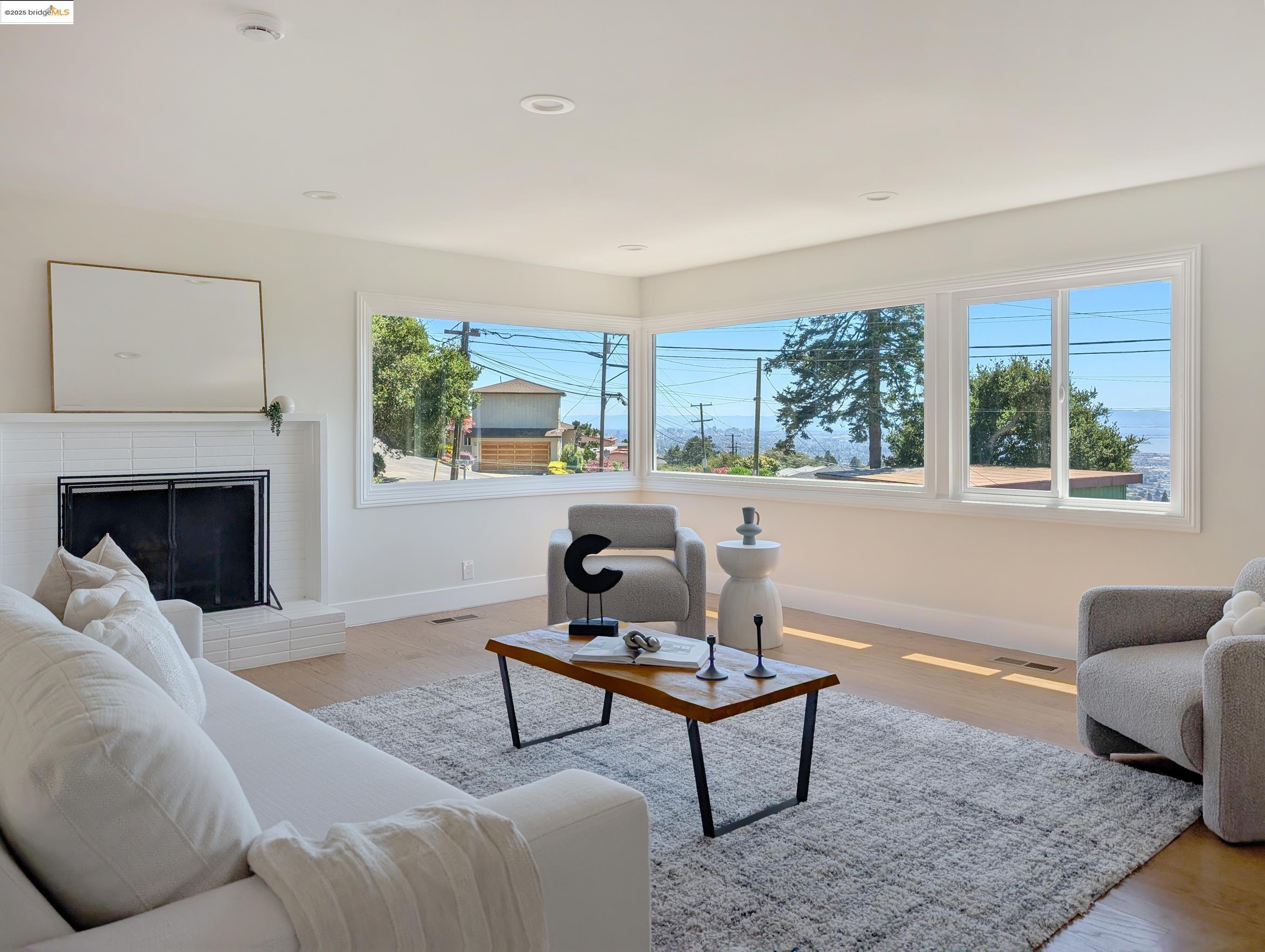 Detail Gallery Image 2 of 28 For 61 Cowper Ave, Kensington,  CA 94707 - 4 Beds | 2/1 Baths