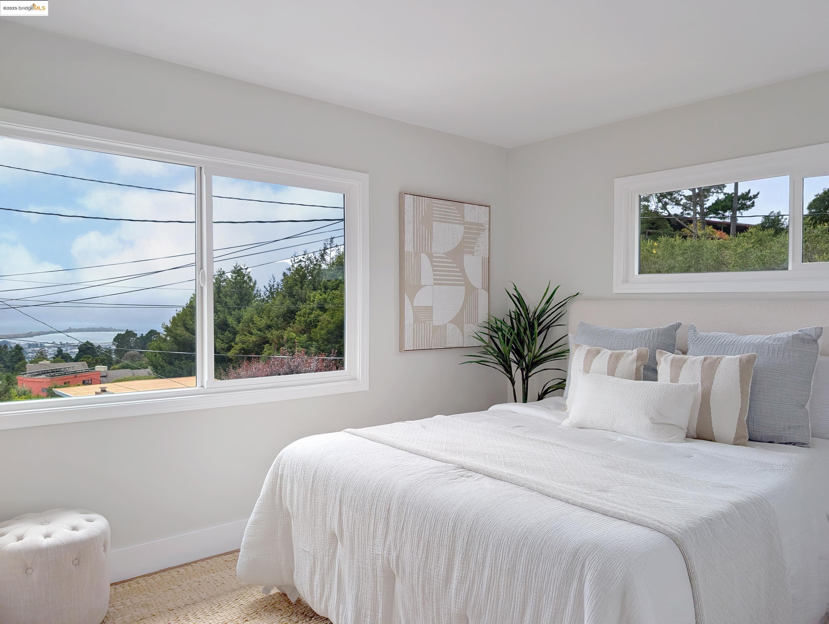 Detail Gallery Image 11 of 28 For 61 Cowper Ave, Kensington,  CA 94707 - 4 Beds | 2/1 Baths