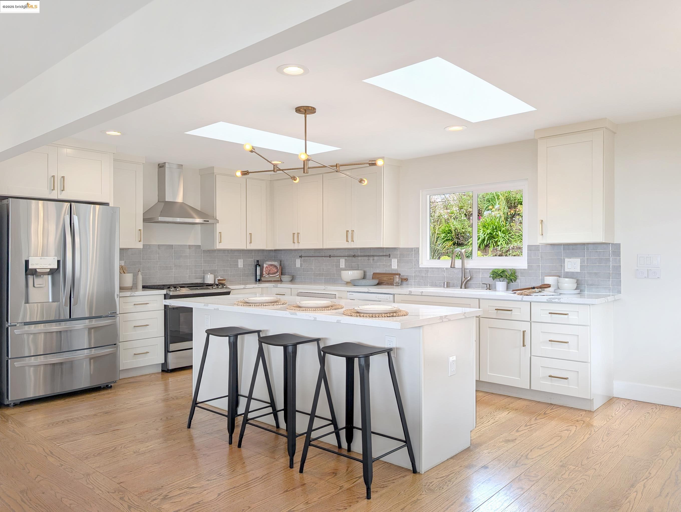 Detail Gallery Image 7 of 28 For 61 Cowper Ave, Kensington,  CA 94707 - 4 Beds | 2/1 Baths