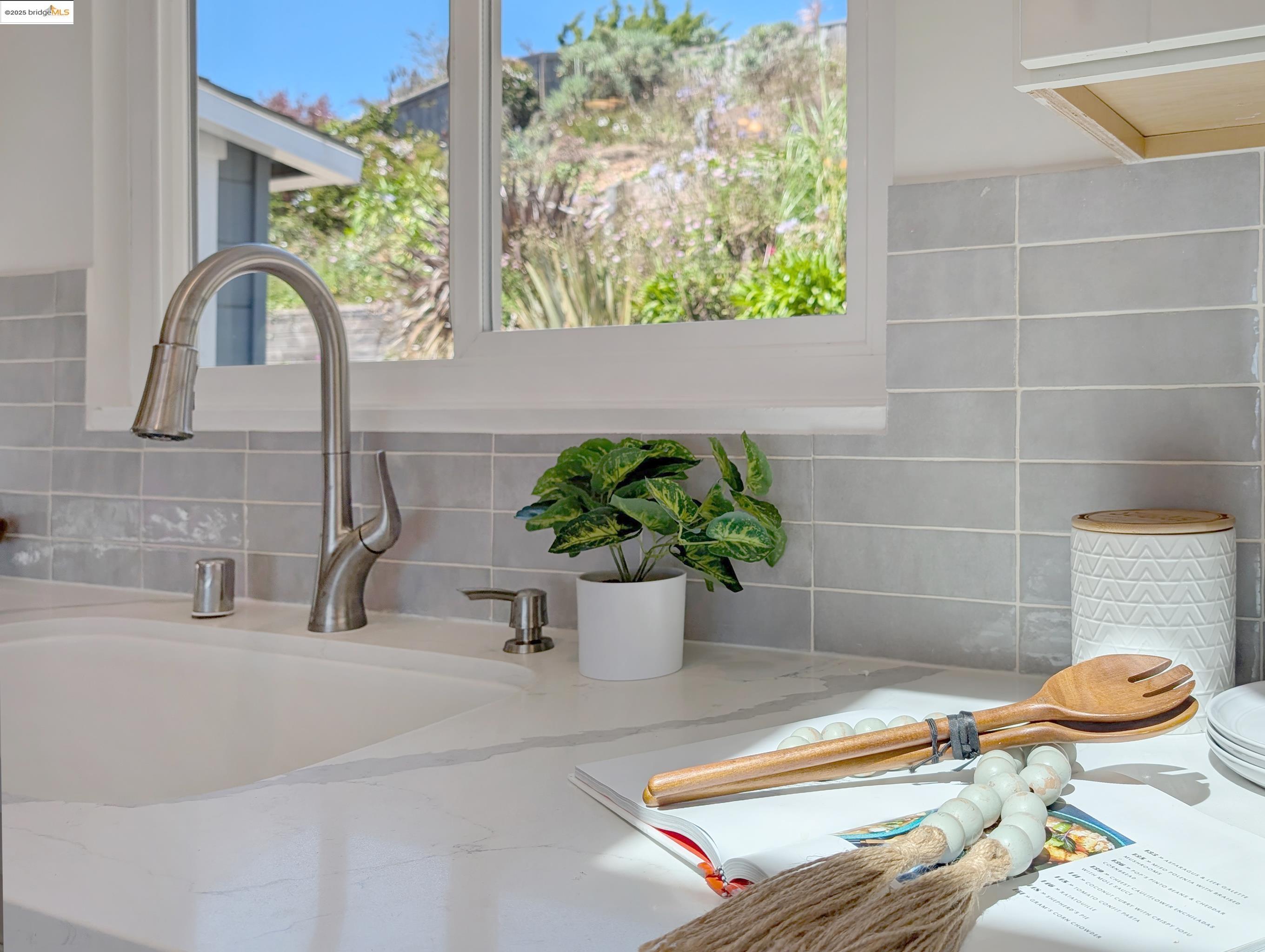 Detail Gallery Image 8 of 28 For 61 Cowper Ave, Kensington,  CA 94707 - 4 Beds | 2/1 Baths