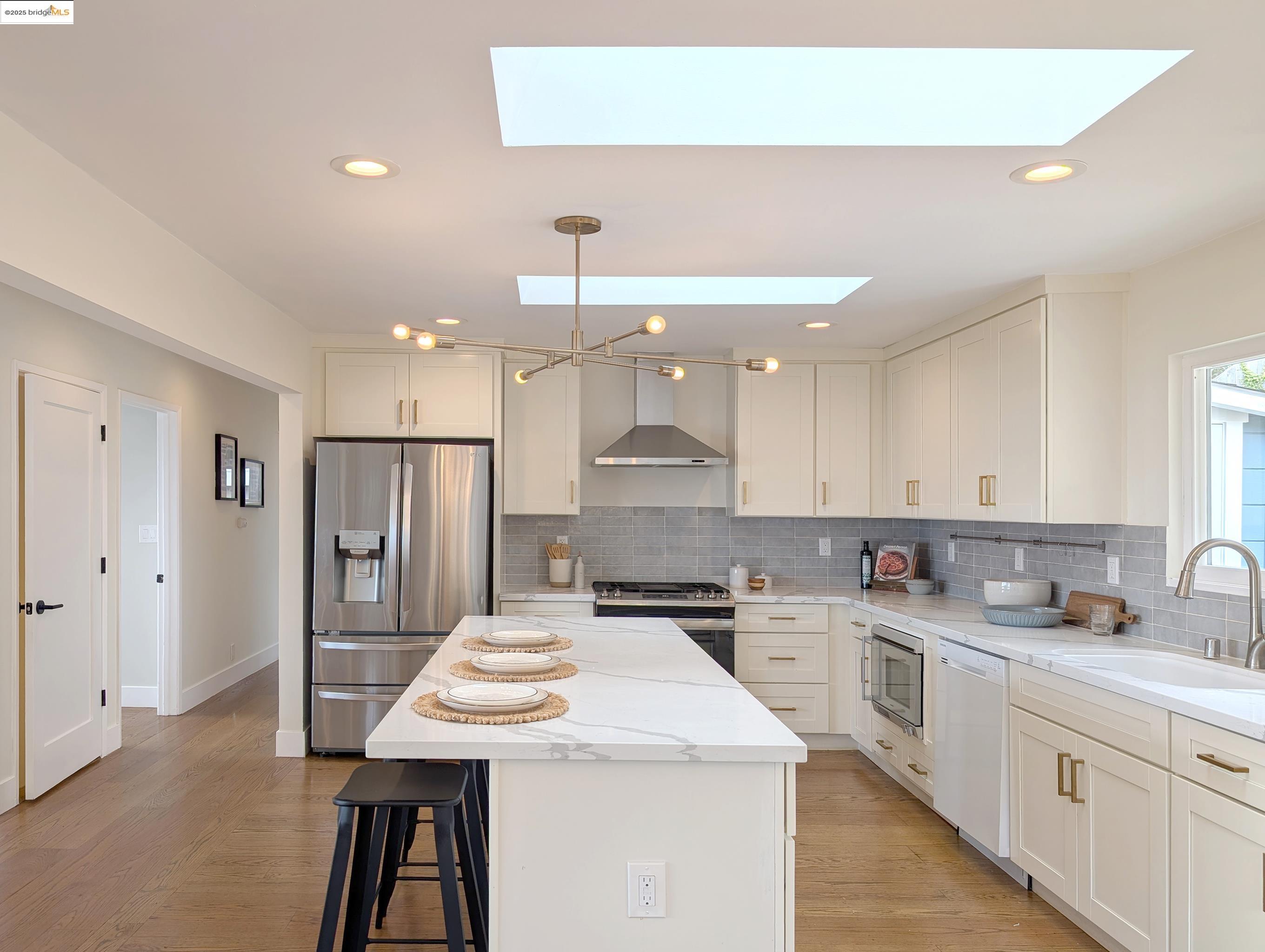 Detail Gallery Image 9 of 28 For 61 Cowper Ave, Kensington,  CA 94707 - 4 Beds | 2/1 Baths