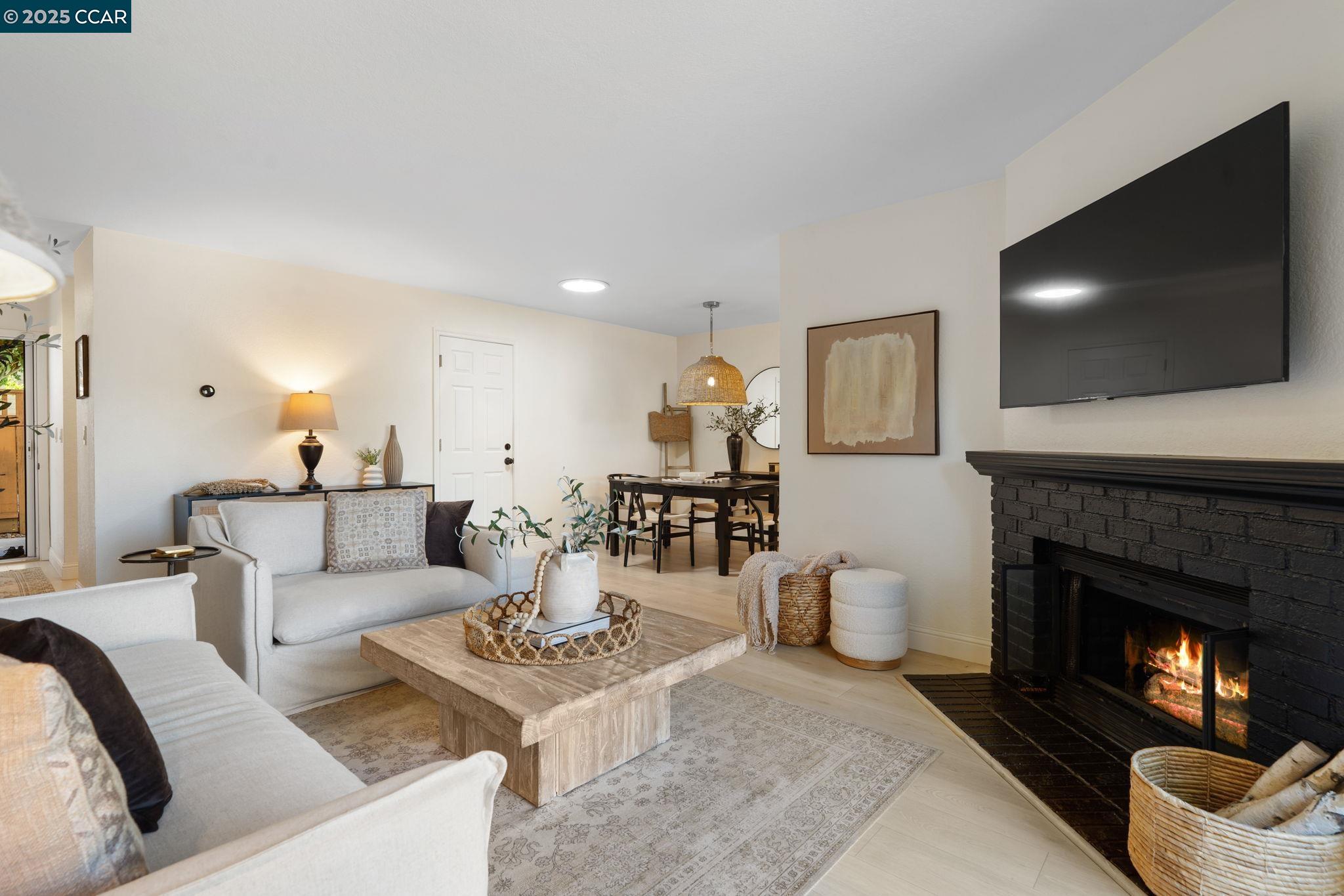 Detail Gallery Image 11 of 49 For 6625 Pioneer Ln, Dublin,  CA 94568 - 2 Beds | 2/1 Baths