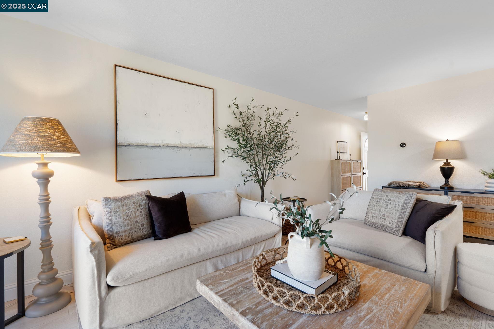 Detail Gallery Image 12 of 49 For 6625 Pioneer Ln, Dublin,  CA 94568 - 2 Beds | 2/1 Baths